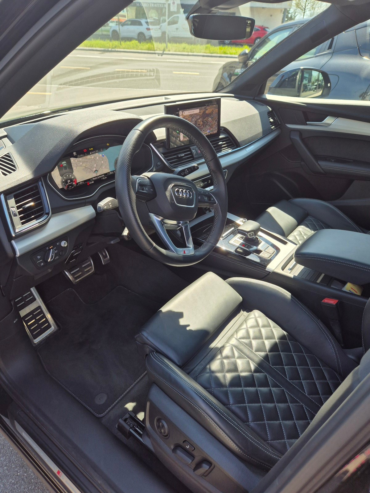 AUDI Q5 45 TFSI Black Edition quattro S-tronic-image-8