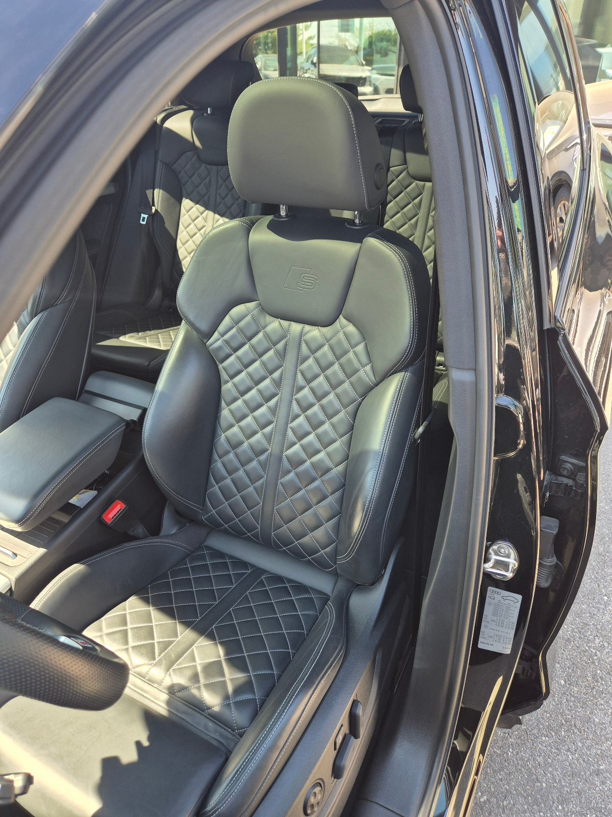 AUDI Q5 45 TFSI Black Edition quattro S-tronic-image-9