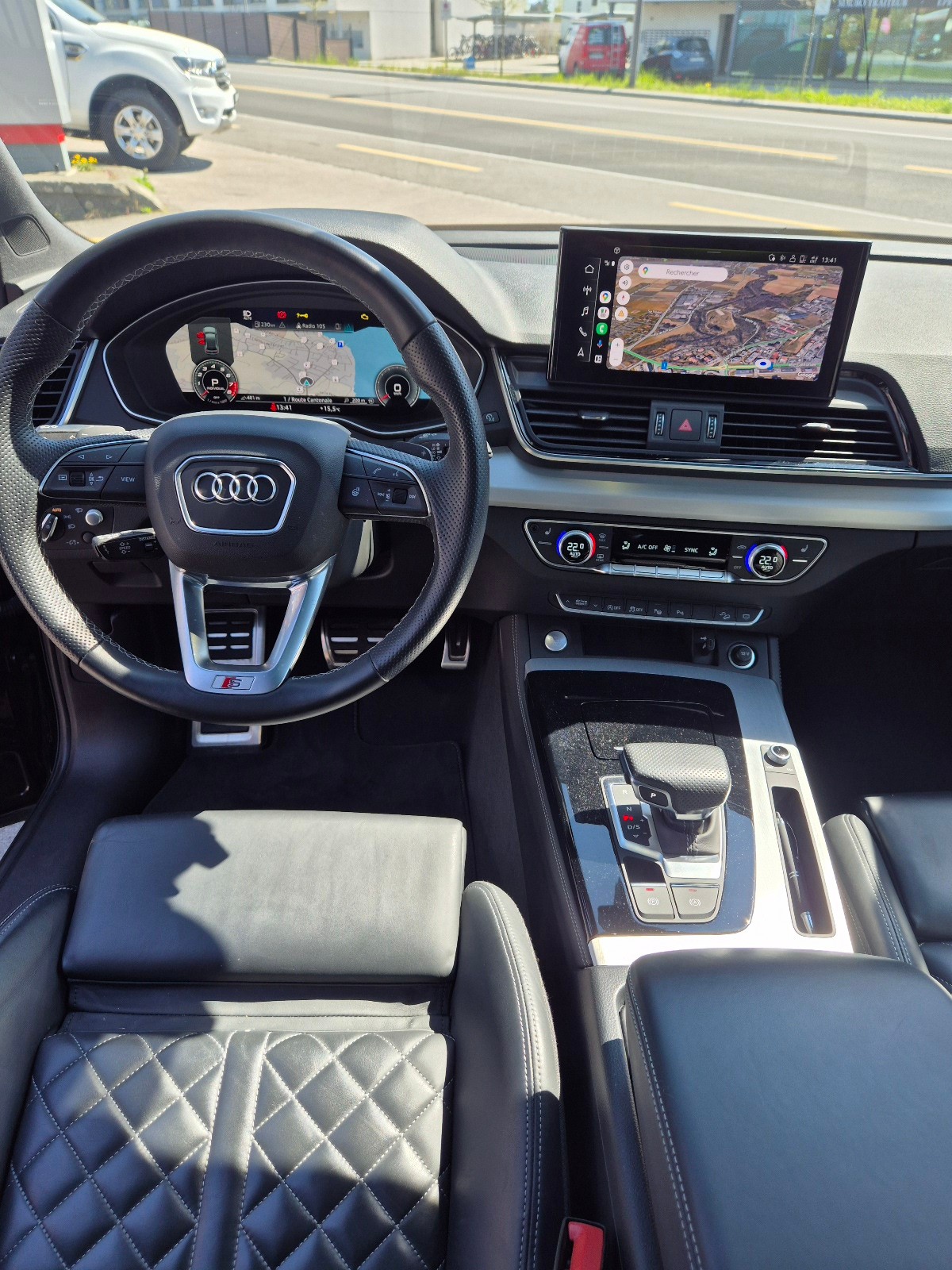 AUDI Q5 45 TFSI Black Edition quattro S-tronic-image-12