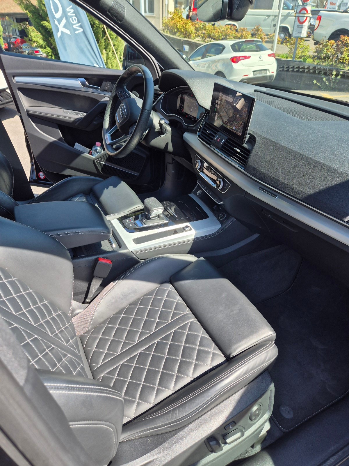 AUDI Q5 45 TFSI Black Edition quattro S-tronic-image-10