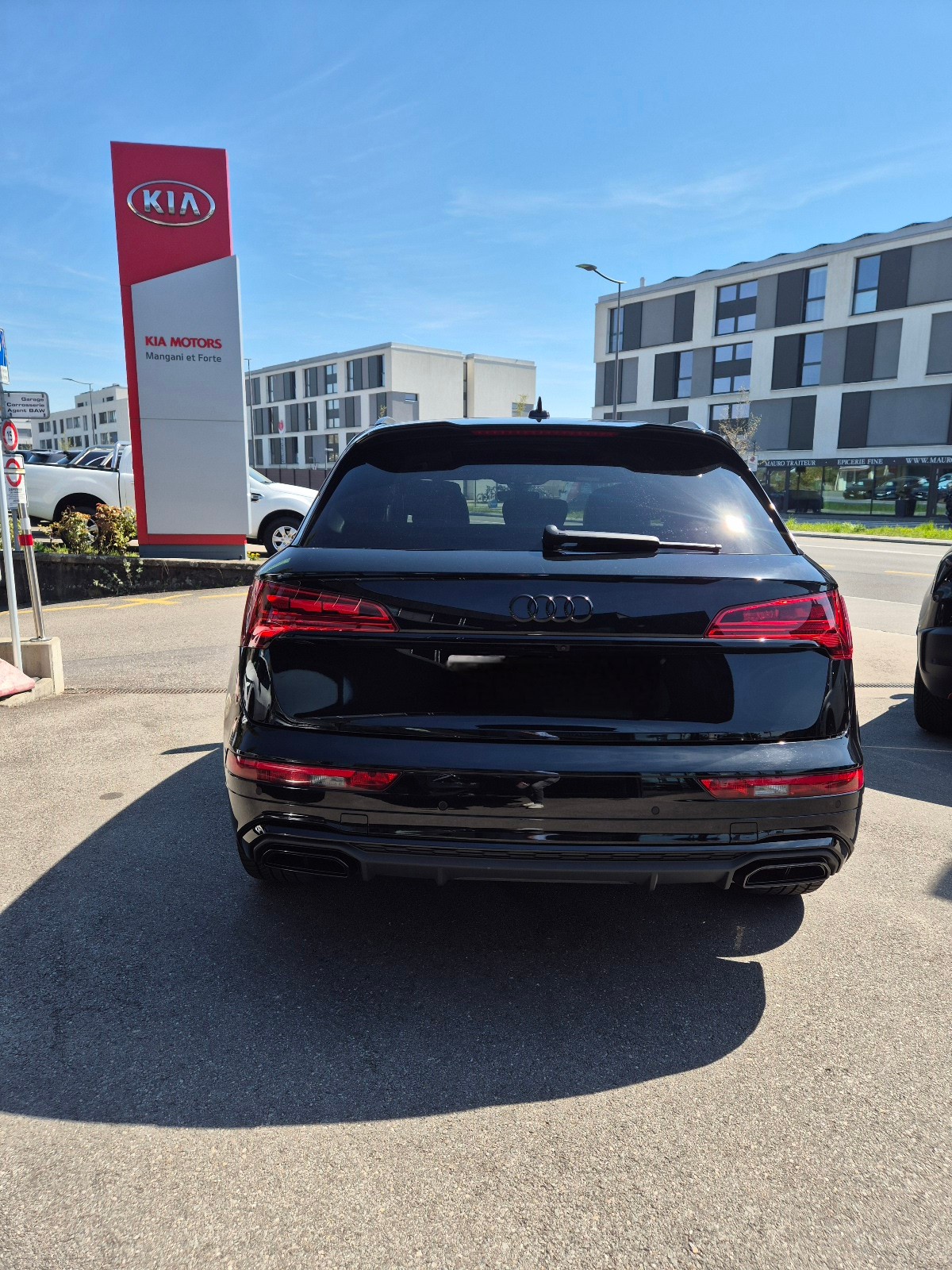 AUDI Q5 45 TFSI Black Edition quattro S-tronic-image-6