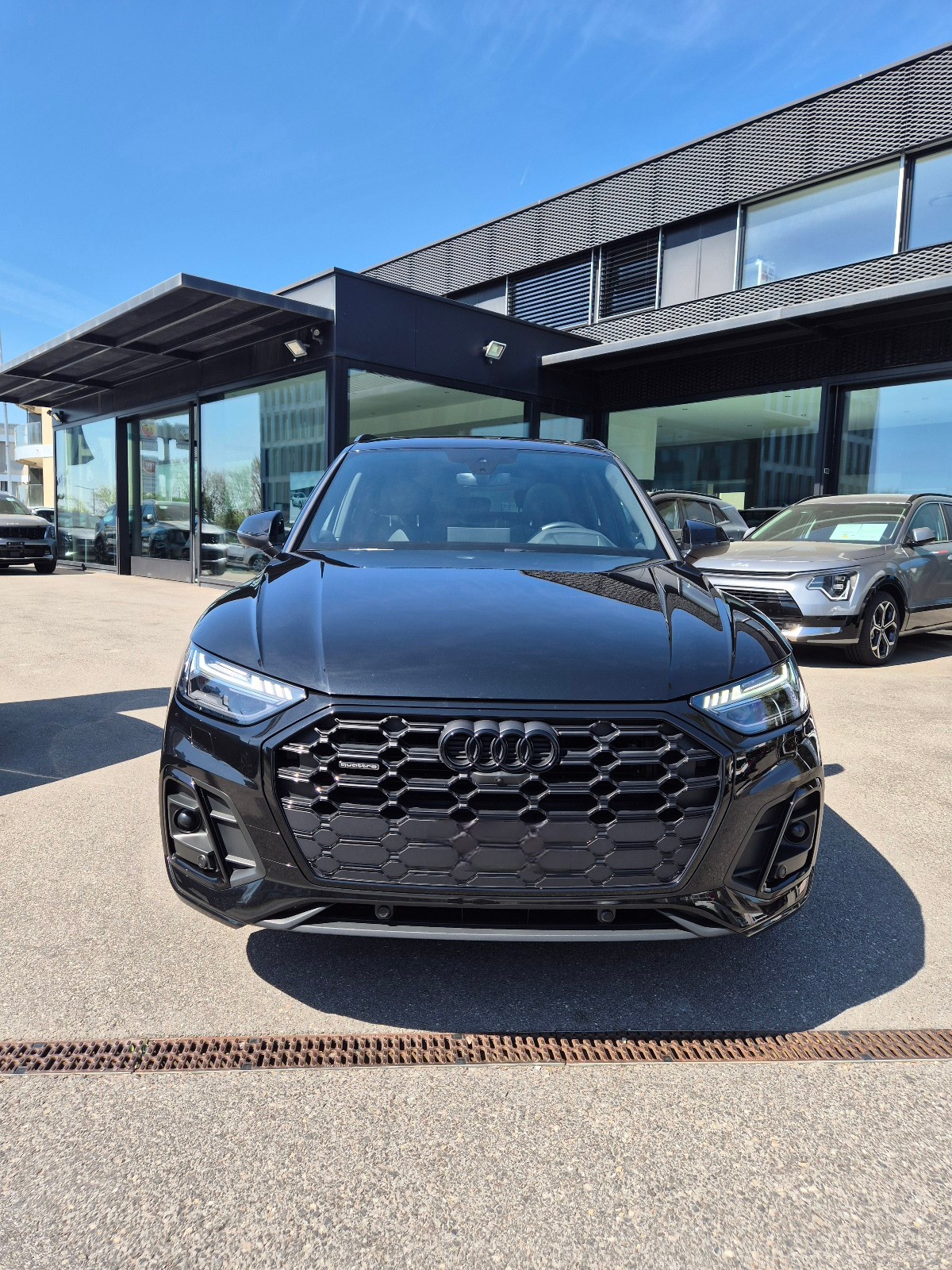 AUDI Q5 45 TFSI Black Edition quattro S-tronic-image-5