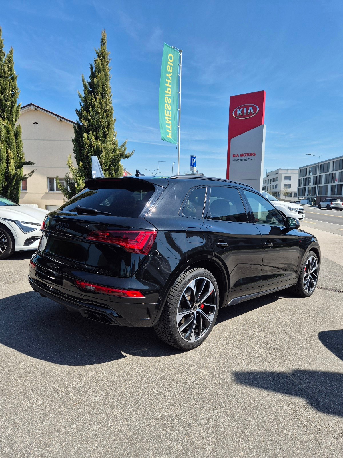 AUDI Q5 45 TFSI Black Edition quattro S-tronic-image-2