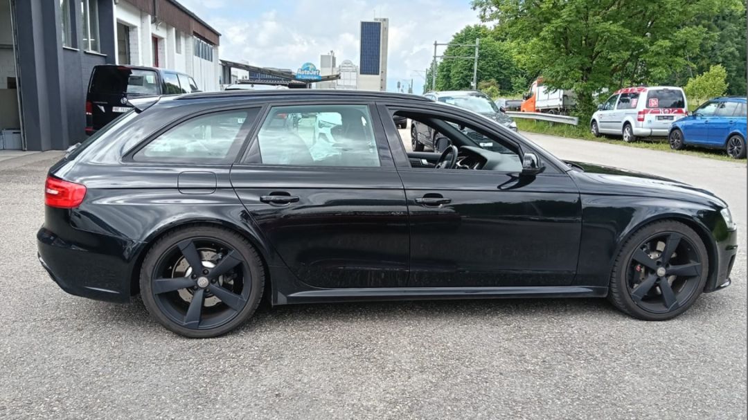 AUDI RS4 Avant 4.2 FSI V8 quattro S-tronic