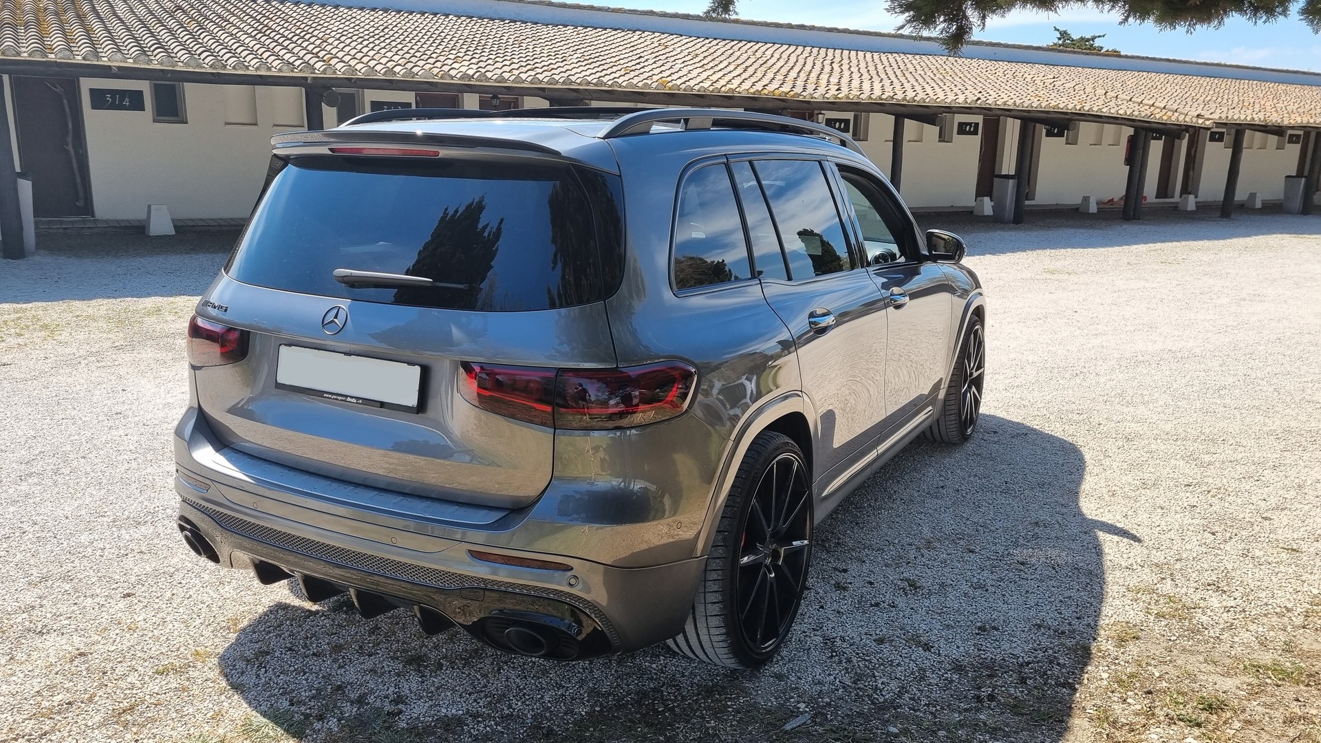 MERCEDES-BENZ GLB 35 AMG 4 MATIC 8G-Tronic-image-5