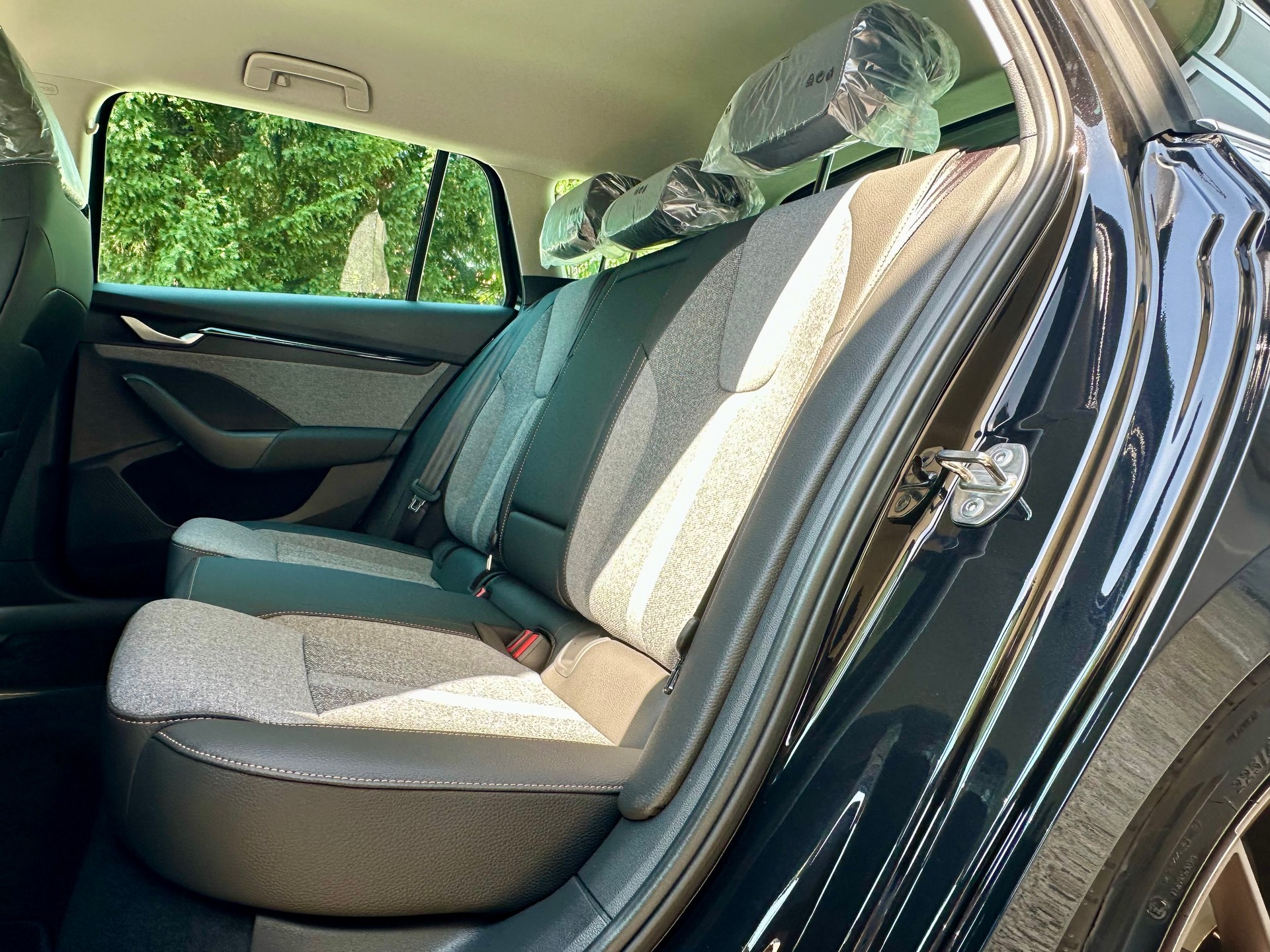 SKODA Octavia Combi 2.0 TDI DSG Selection-image-9