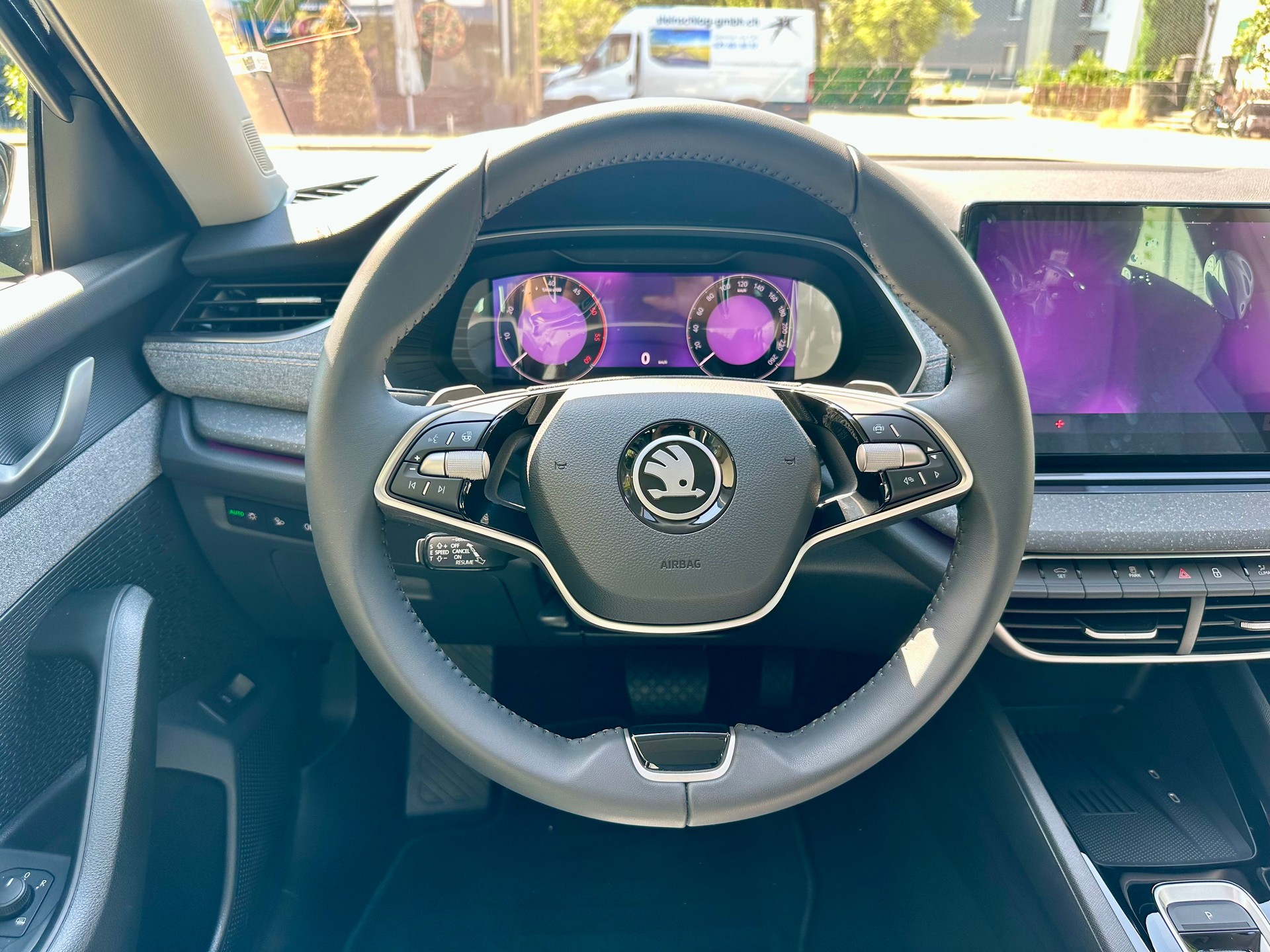 SKODA Octavia Combi 2.0 TDI DSG Selection-image-11