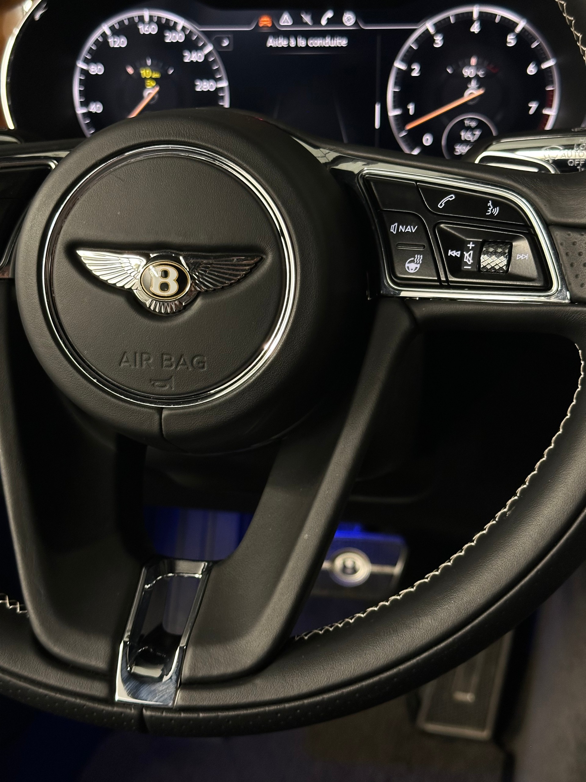 BENTLEY Continental GT 4.0 V8-image-17