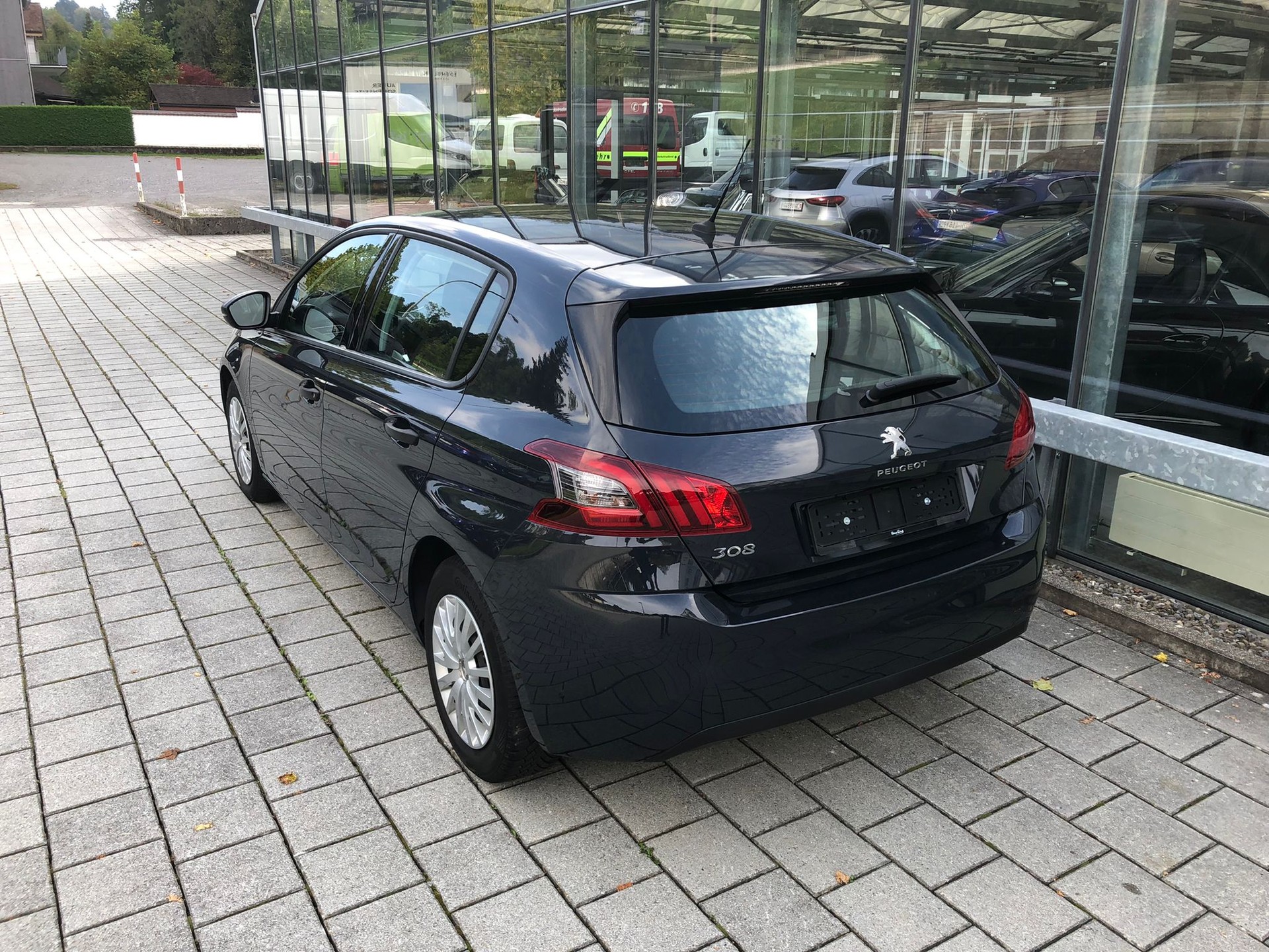 PEUGEOT 308 1.2 Pure Tech Style-image-4