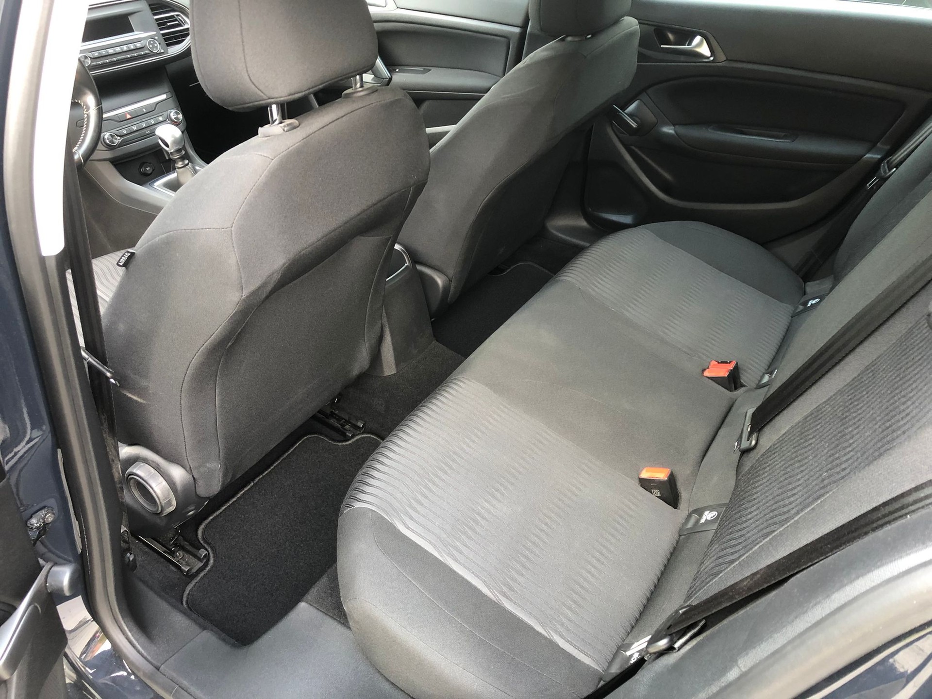 PEUGEOT 308 1.2 Pure Tech Style-image-10