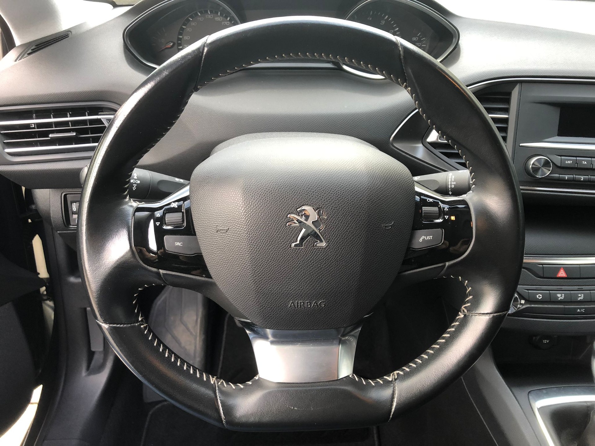 PEUGEOT 308 1.2 Pure Tech Style-image-8