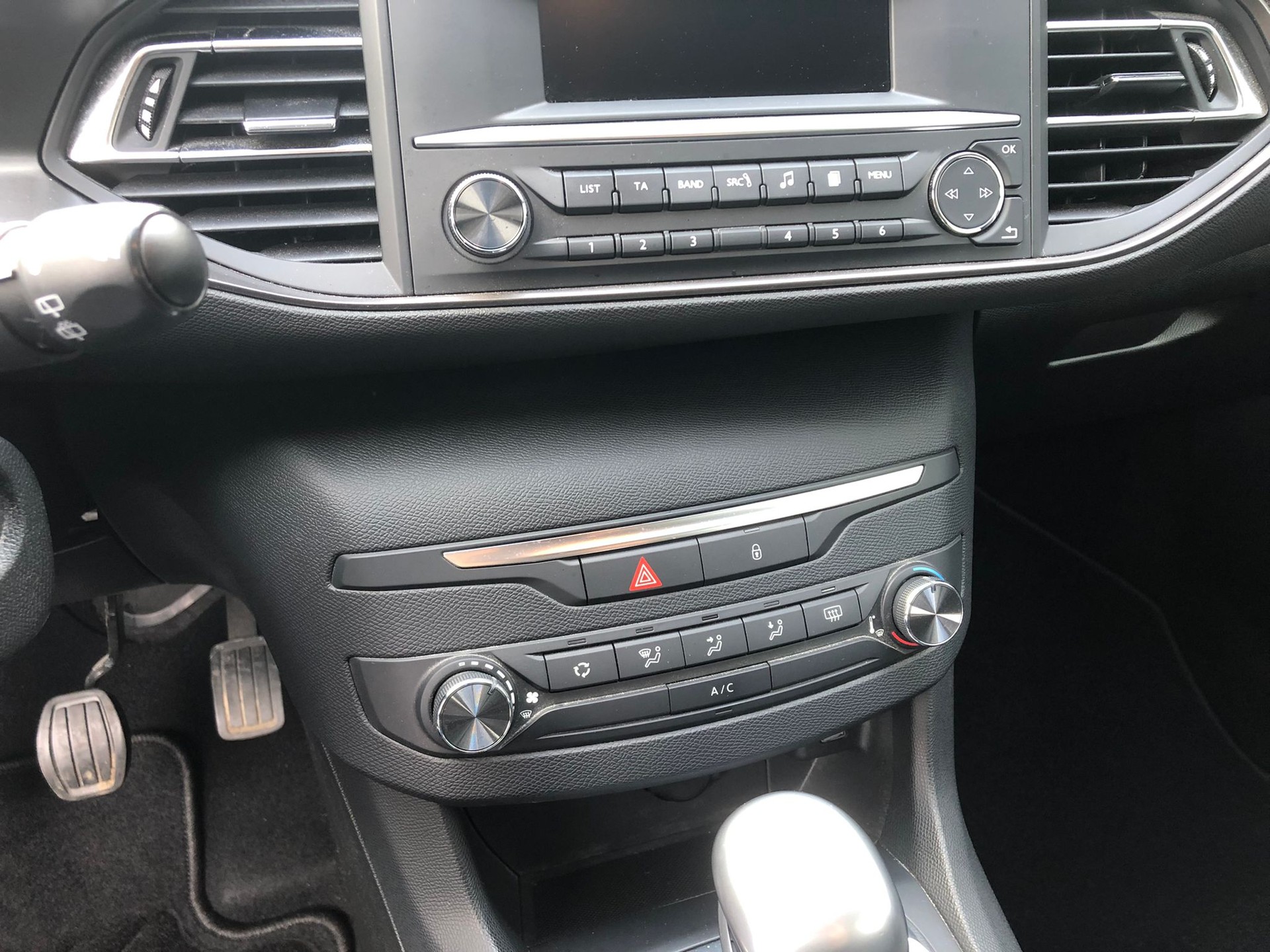 PEUGEOT 308 1.2 Pure Tech Style-image-9