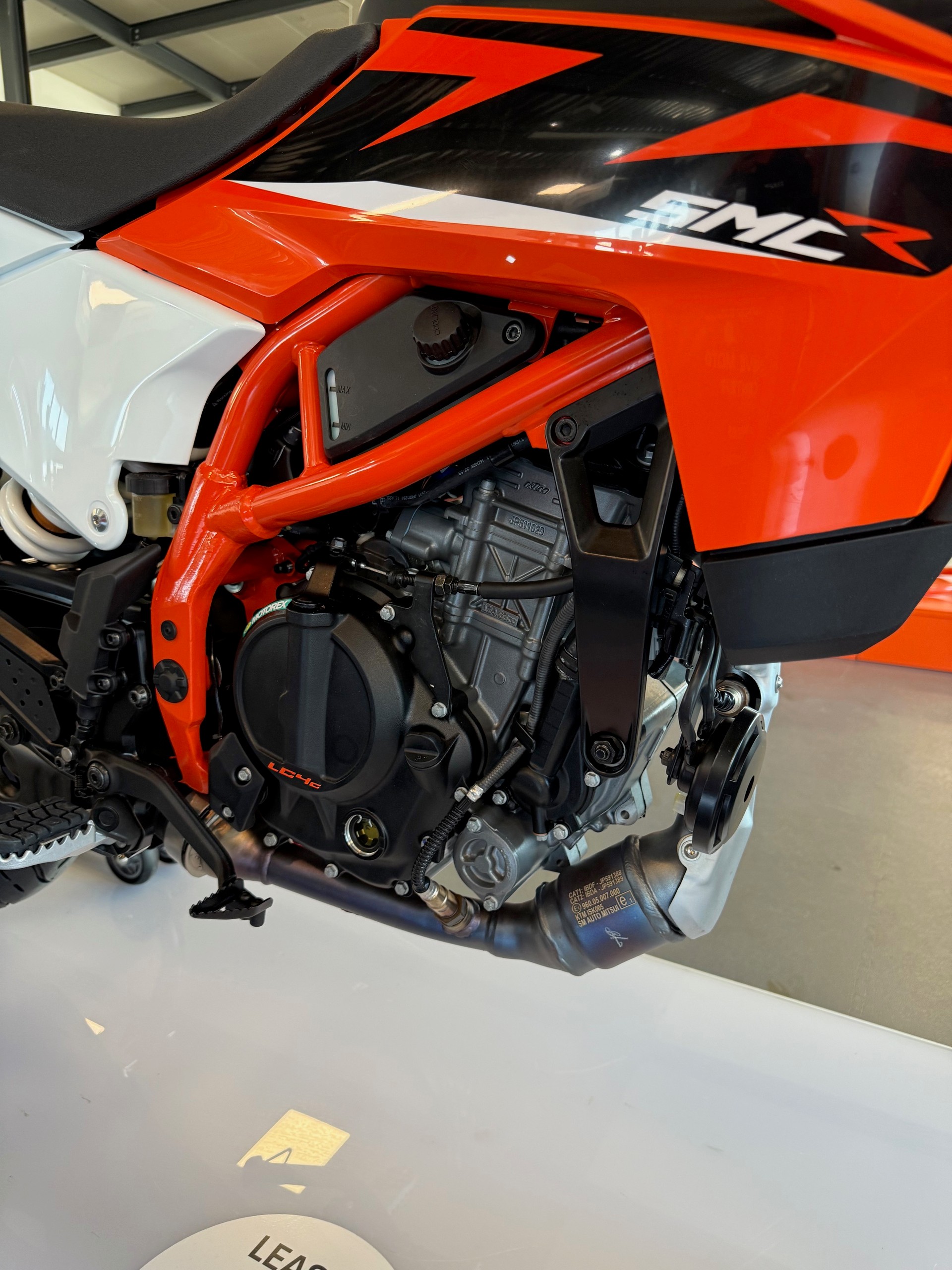 KTM 125 SMC R-showroom-element-3
