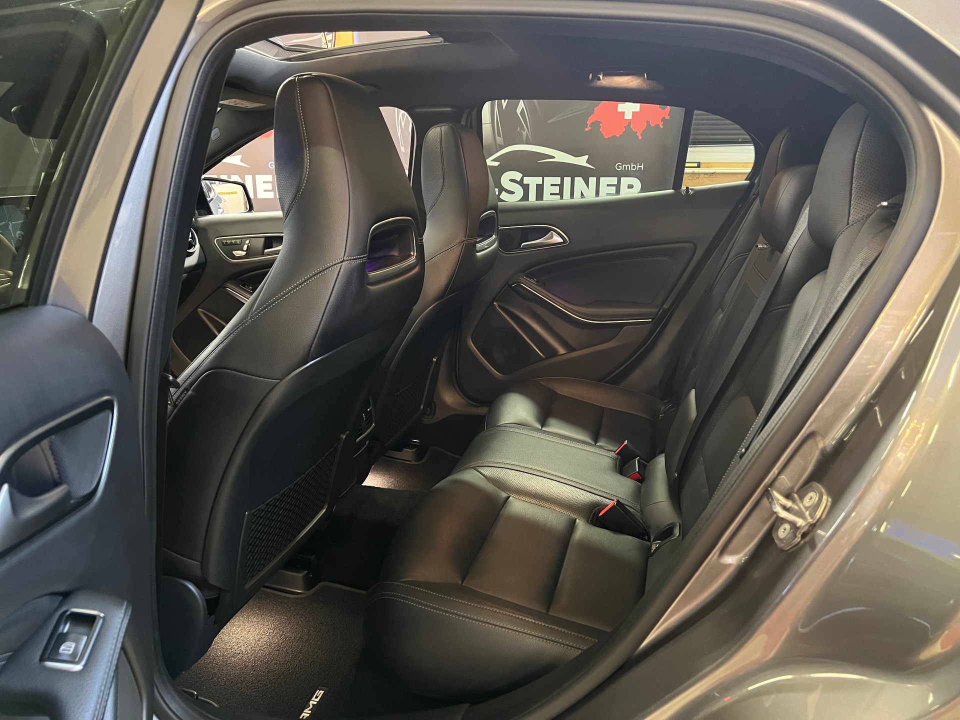 MERCEDES-BENZ "GLA 45 AMG" 4MATIC 7G-DCT. CH AUTO MB AUSLIEFERUNG. SAUBER UND GEPFLEGT. AB MFK !!-image-23