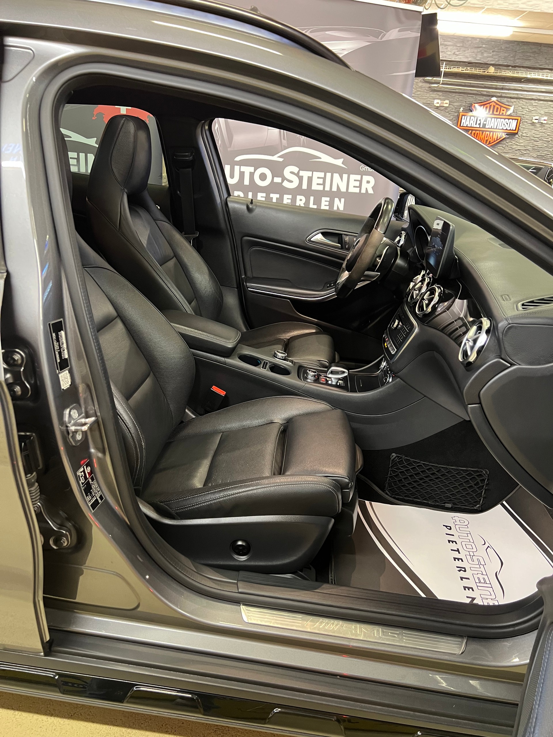 MERCEDES-BENZ "GLA 45 AMG" 4MATIC 7G-DCT. CH AUTO MB AUSLIEFERUNG. SAUBER UND GEPFLEGT. AB MFK !!-image-16