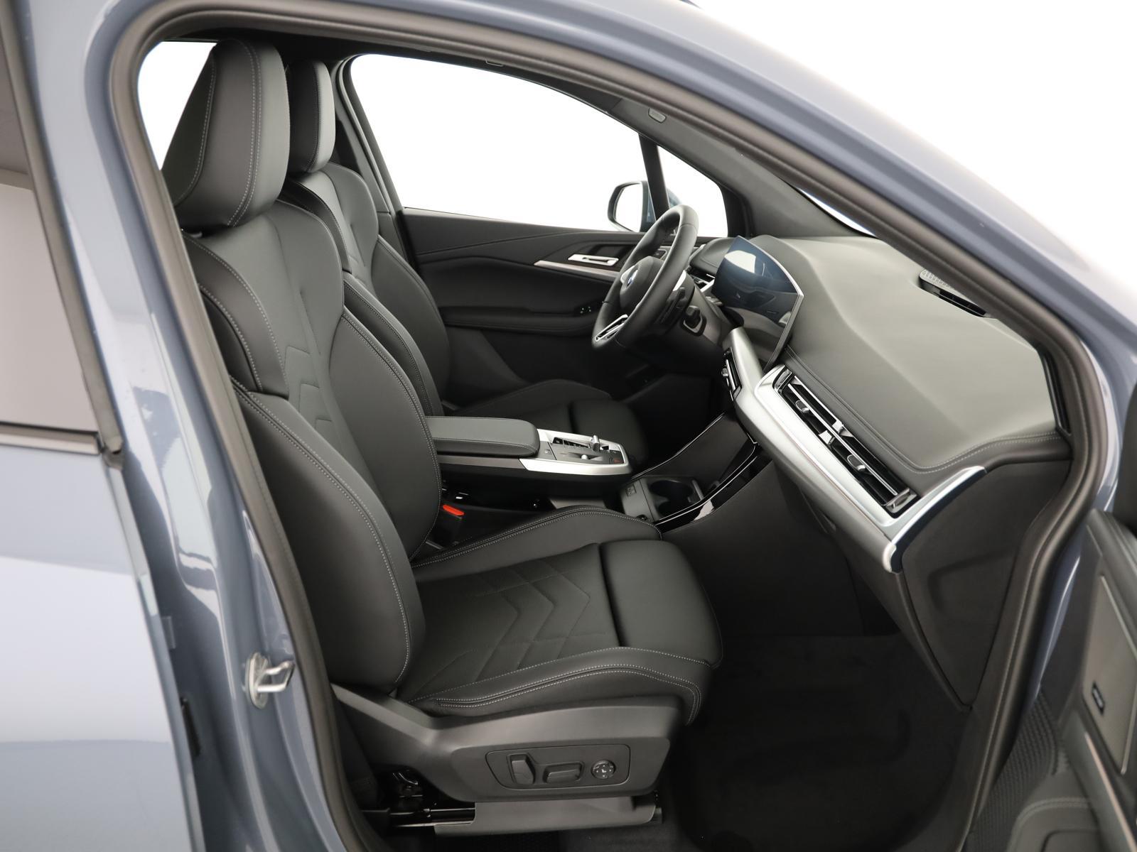 BMW 220i Active Tourer M Sport-image-12