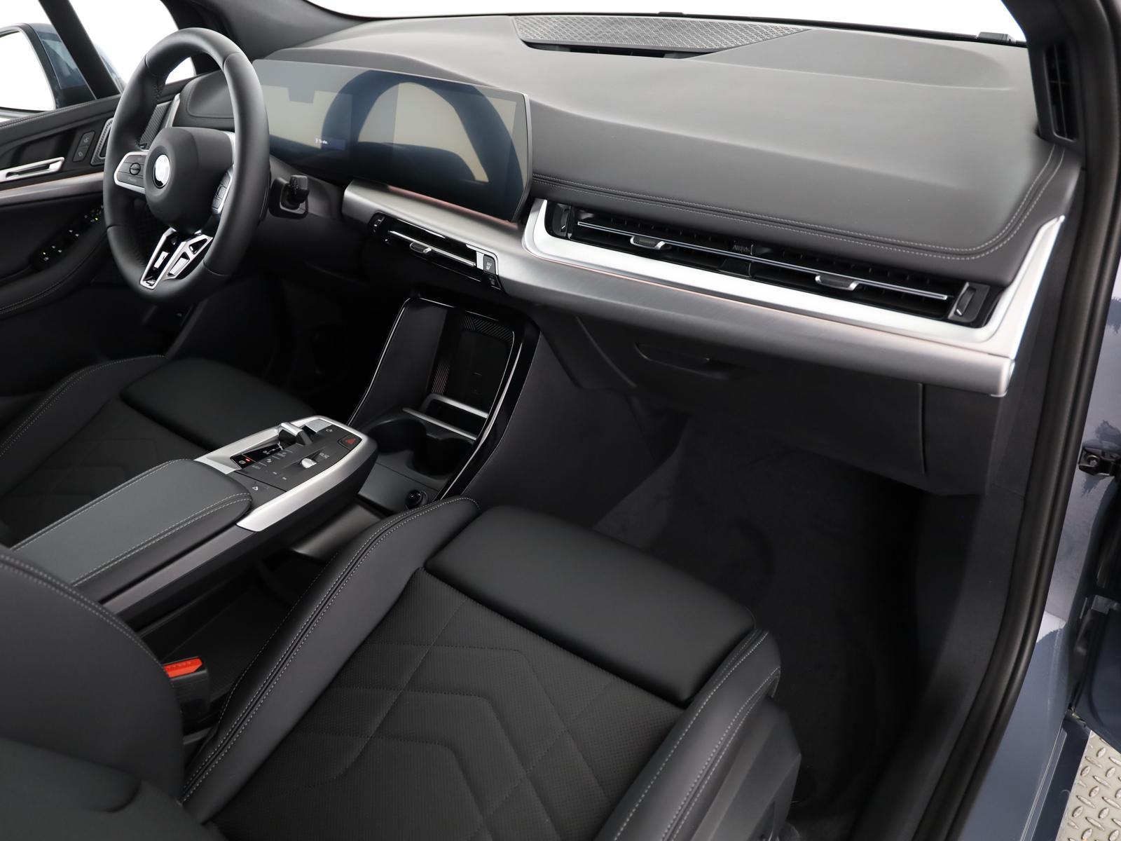 BMW 220i Active Tourer M Sport-image-11