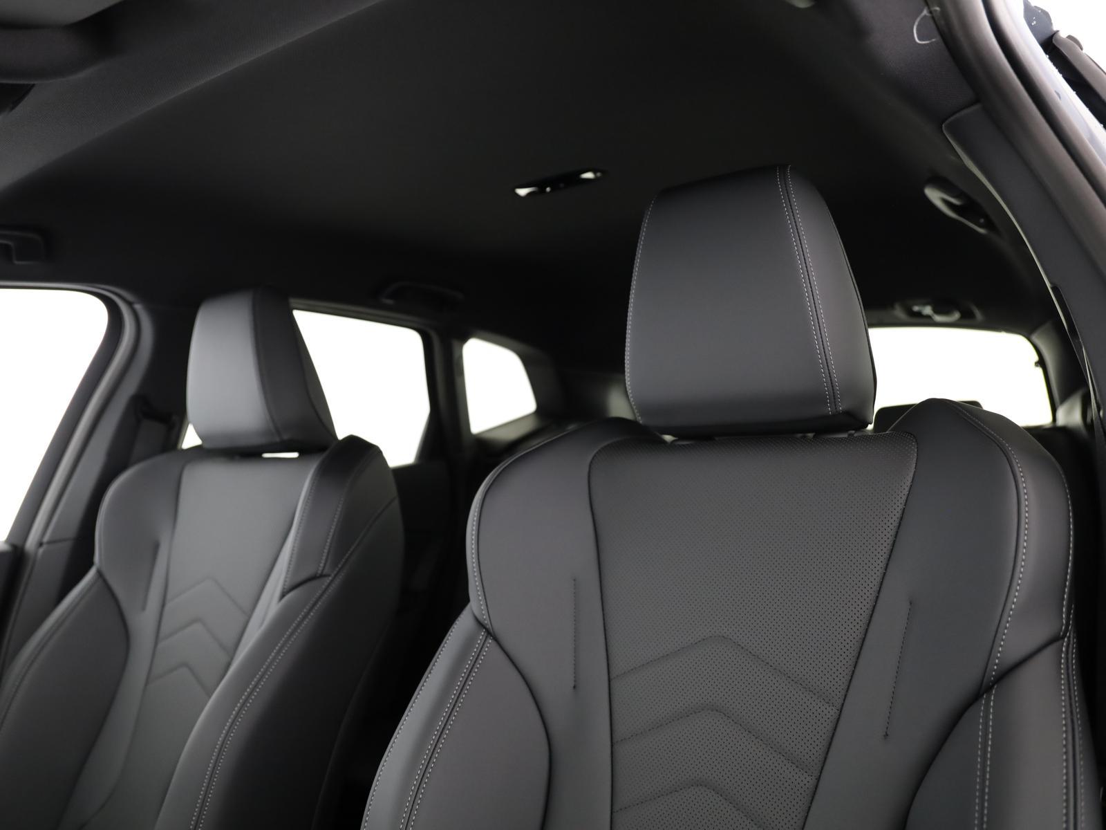 BMW 220i Active Tourer M Sport-image-9