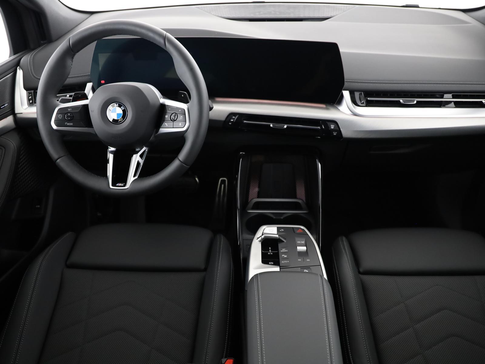 BMW 220i Active Tourer M Sport-image-14