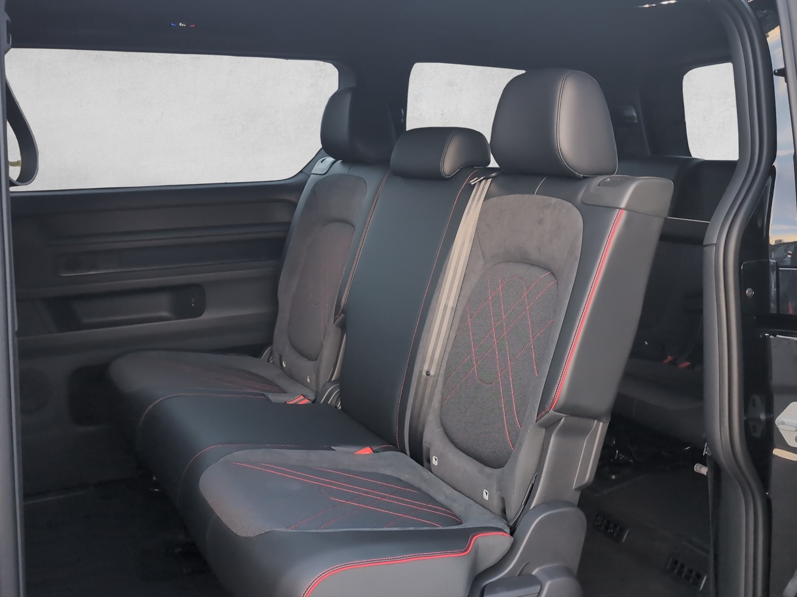 VW ID.Buzz LWB GTX 4 Motion-image-6