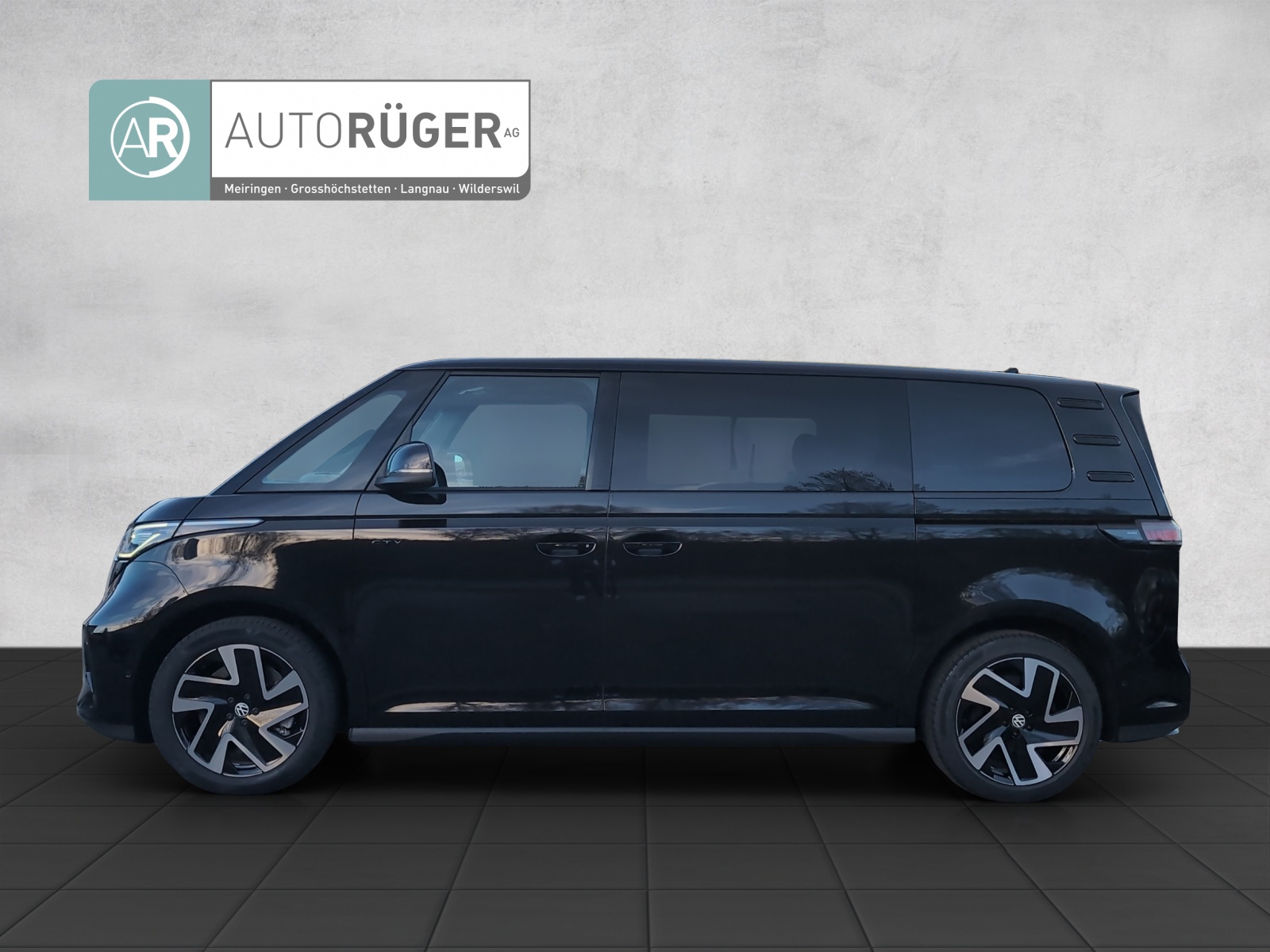 VW ID.Buzz LWB GTX 4 Motion-image-2