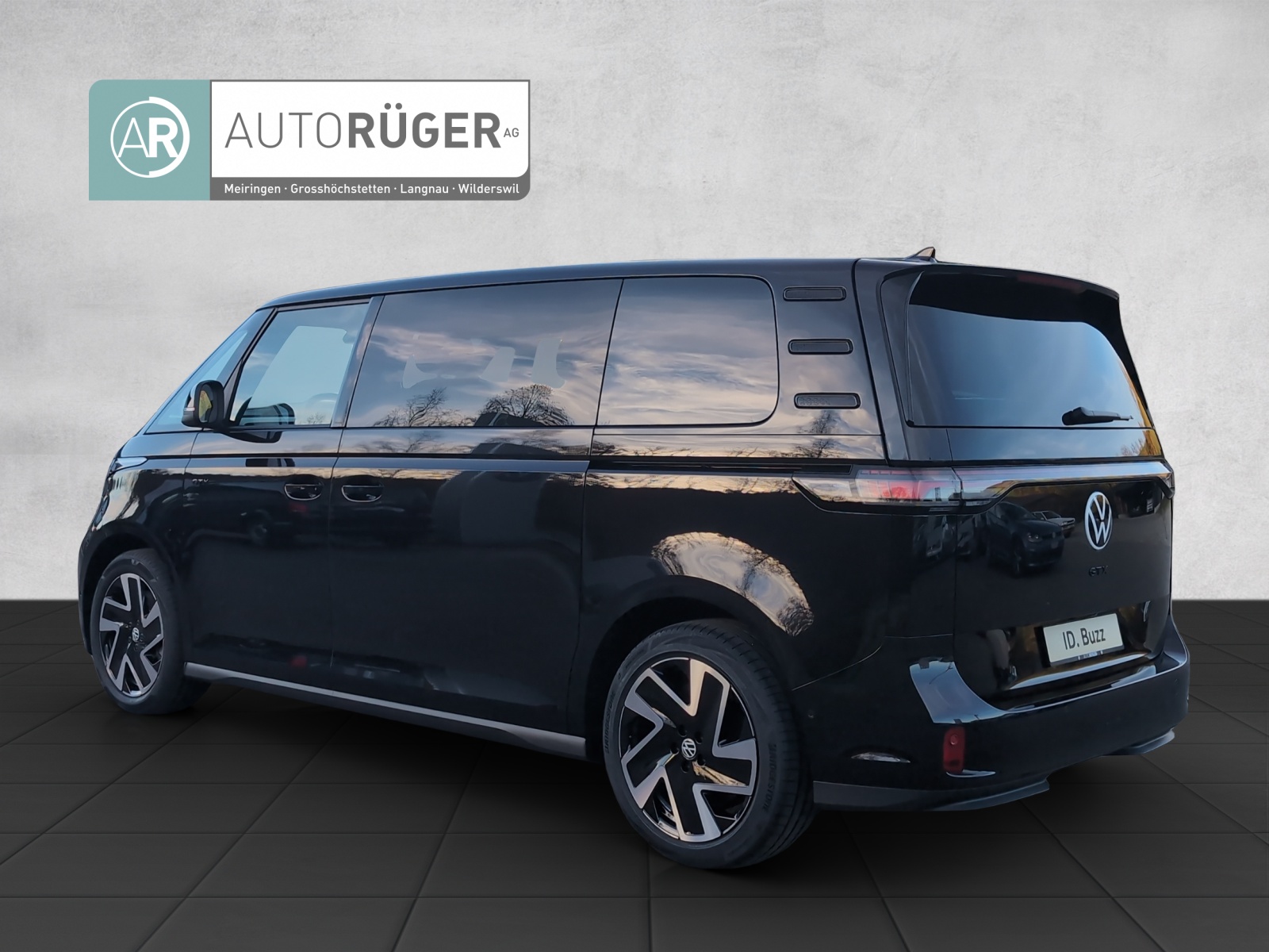 VW ID.Buzz LWB GTX 4 Motion-image-3