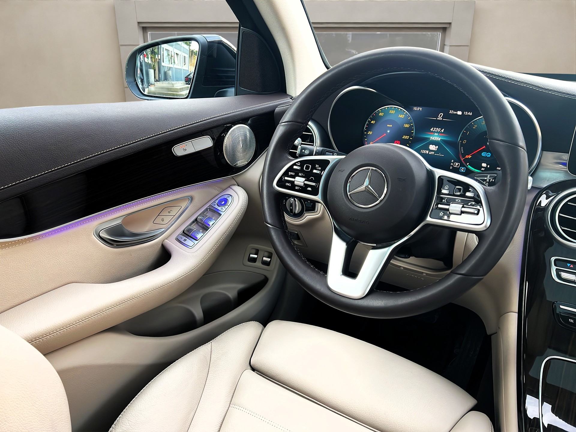 MERCEDES-BENZ GLC 300 e AMG Line 4Matic 9G-Tronic-image-13