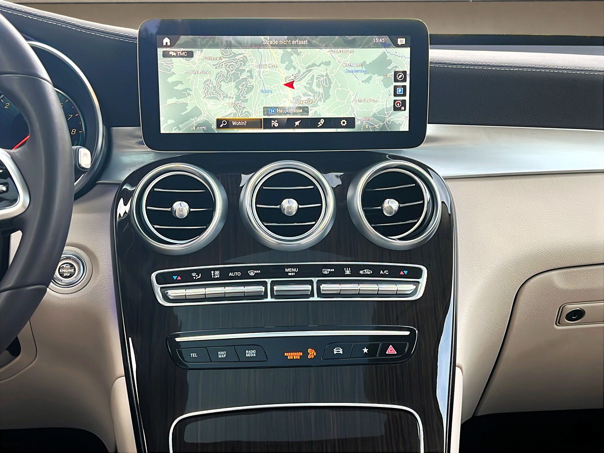 MERCEDES-BENZ GLC 300 e AMG Line 4Matic 9G-Tronic-image-10