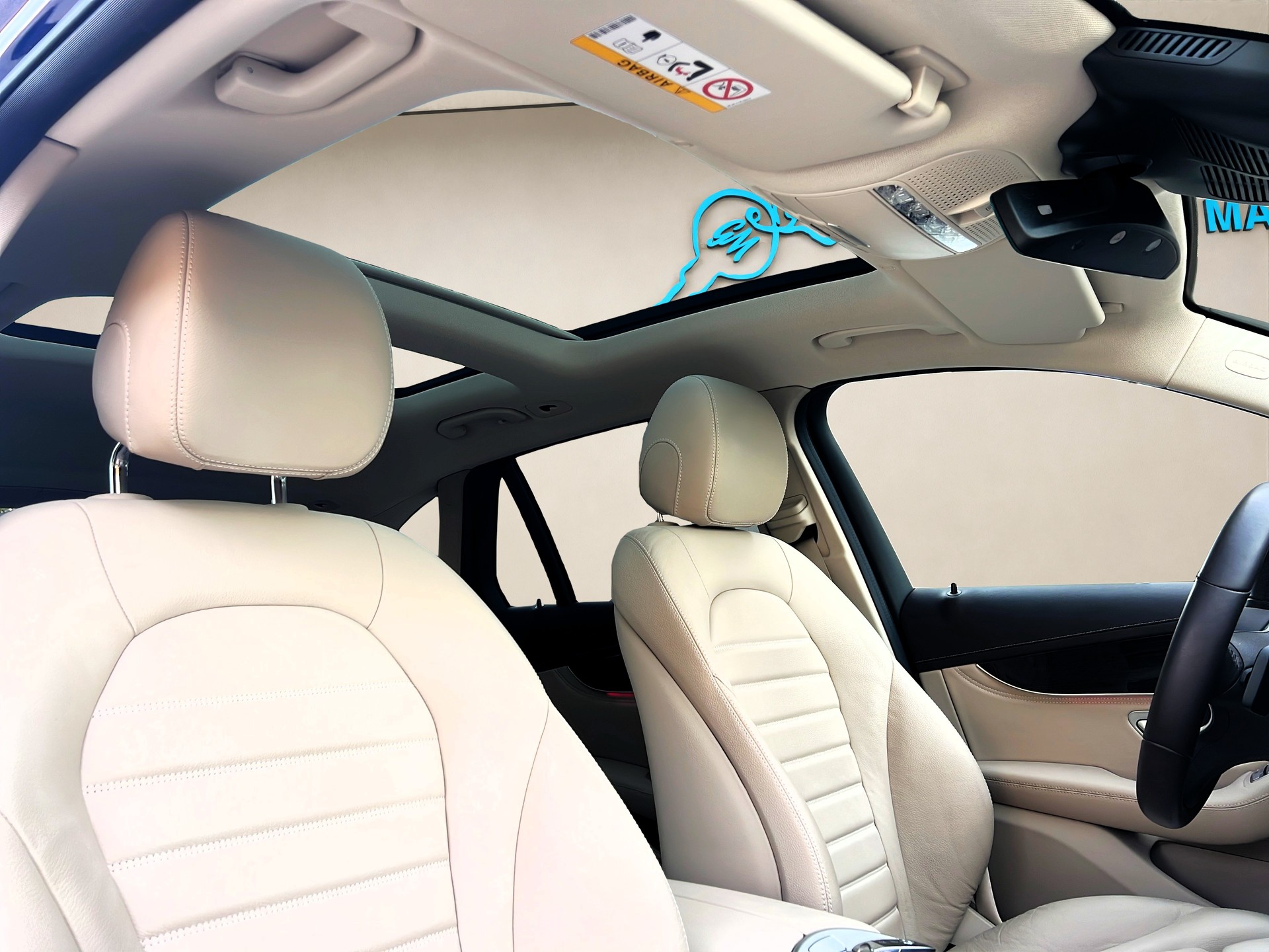 MERCEDES-BENZ GLC 300 e AMG Line 4Matic 9G-Tronic-image-11