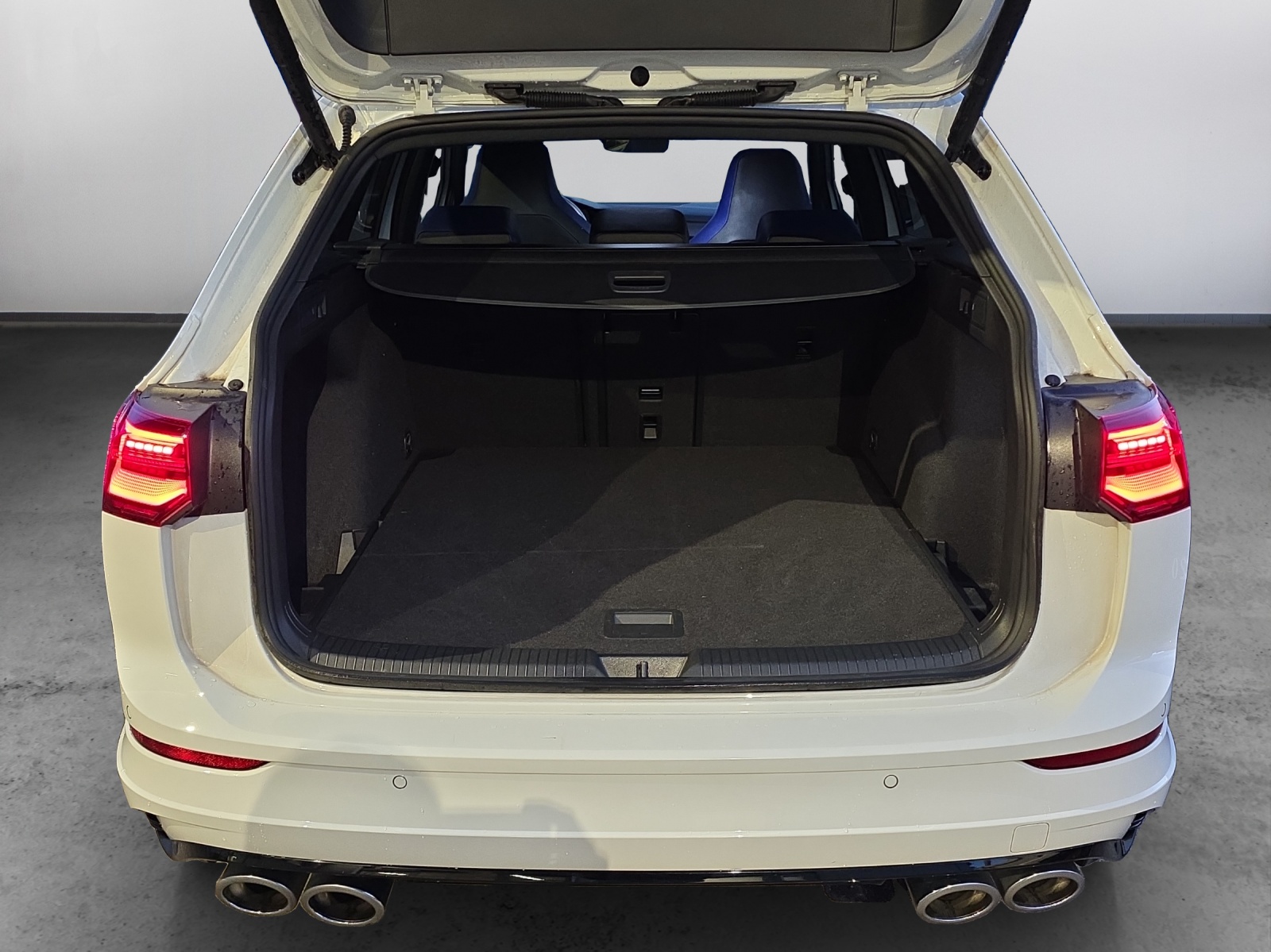 VW Golf Variant 2.0 TSI R DSG 4Motion-image-11