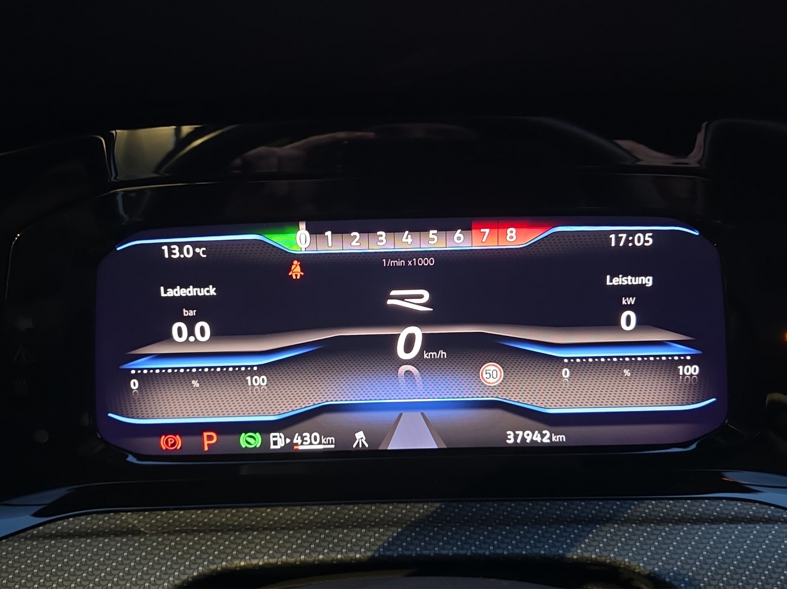 VW Golf Variant 2.0 TSI R DSG 4Motion-image-7
