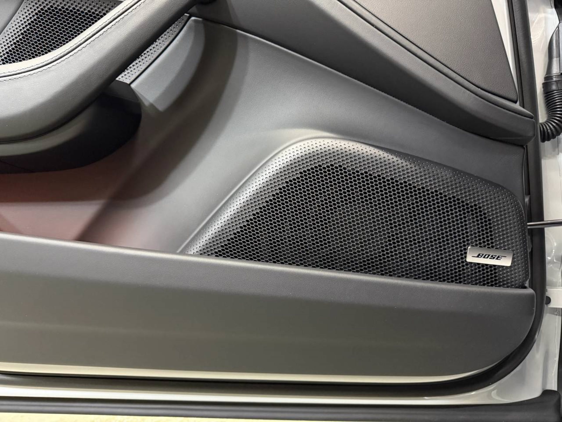 PORSCHE Panamera 4-image-21