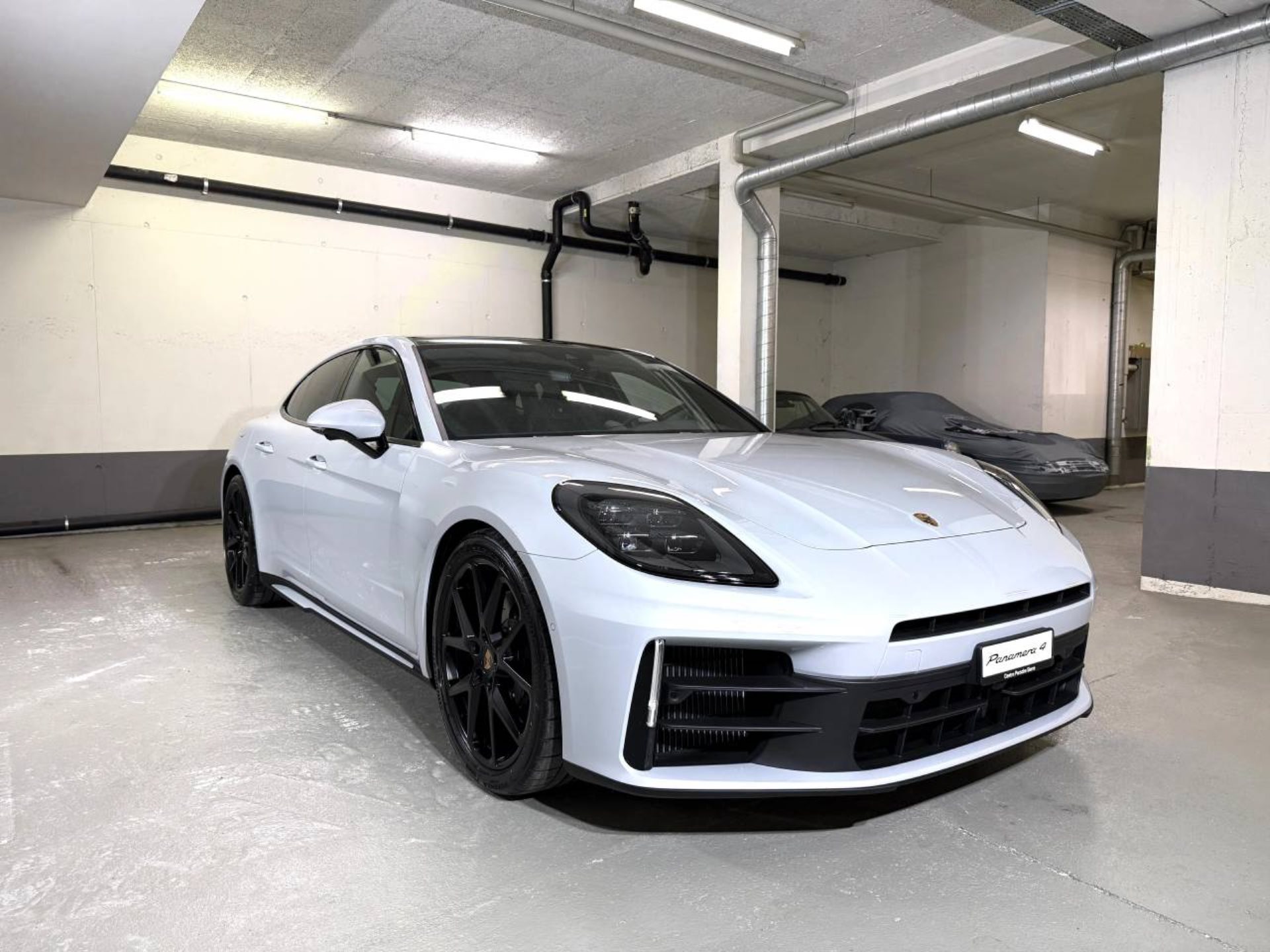 PORSCHE Panamera 4-image-7