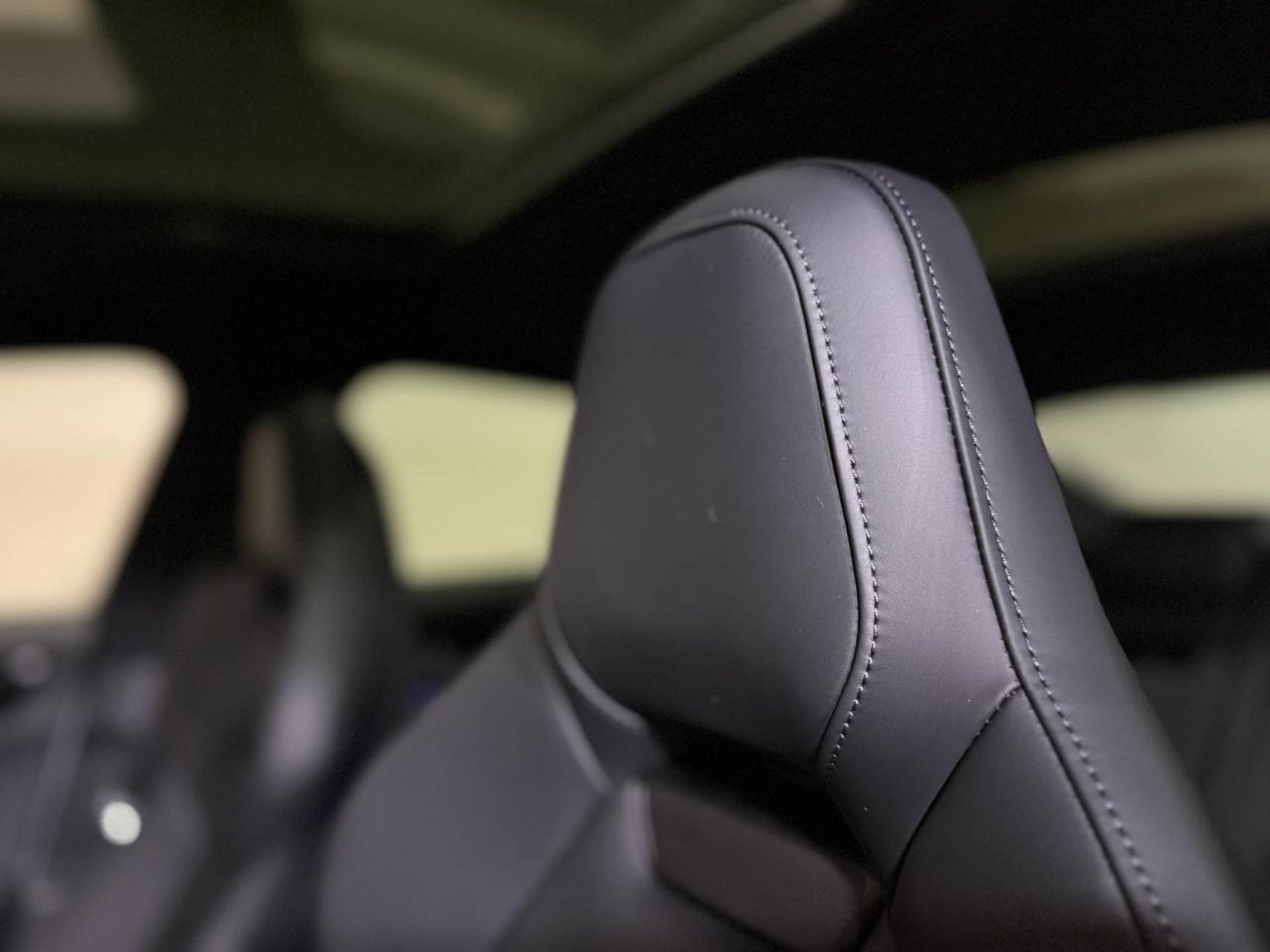 PORSCHE Panamera 4-image-23