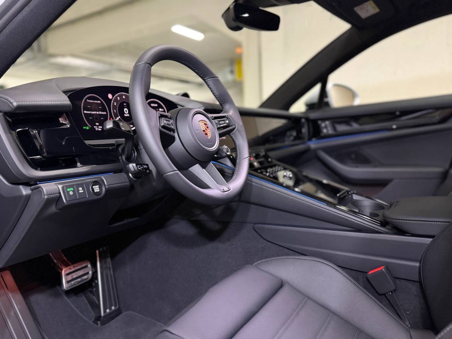 PORSCHE Panamera 4-image-3