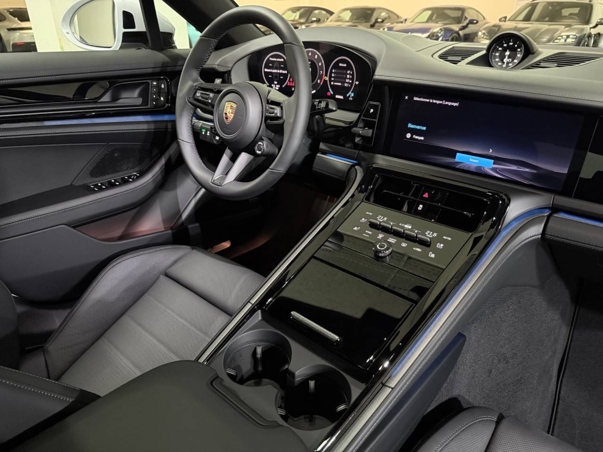 PORSCHE Panamera 4-image-13