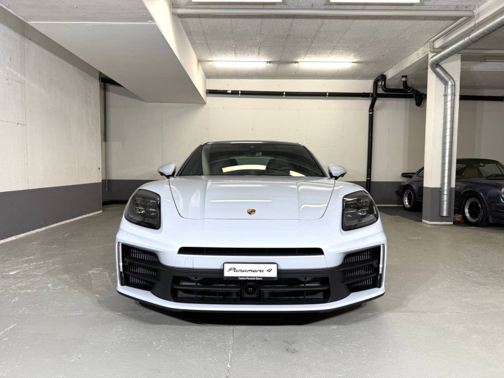 PORSCHE Panamera 4-image-8
