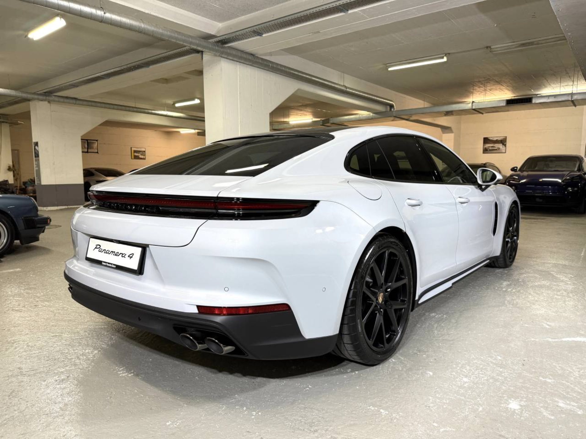 PORSCHE Panamera 4-image-6