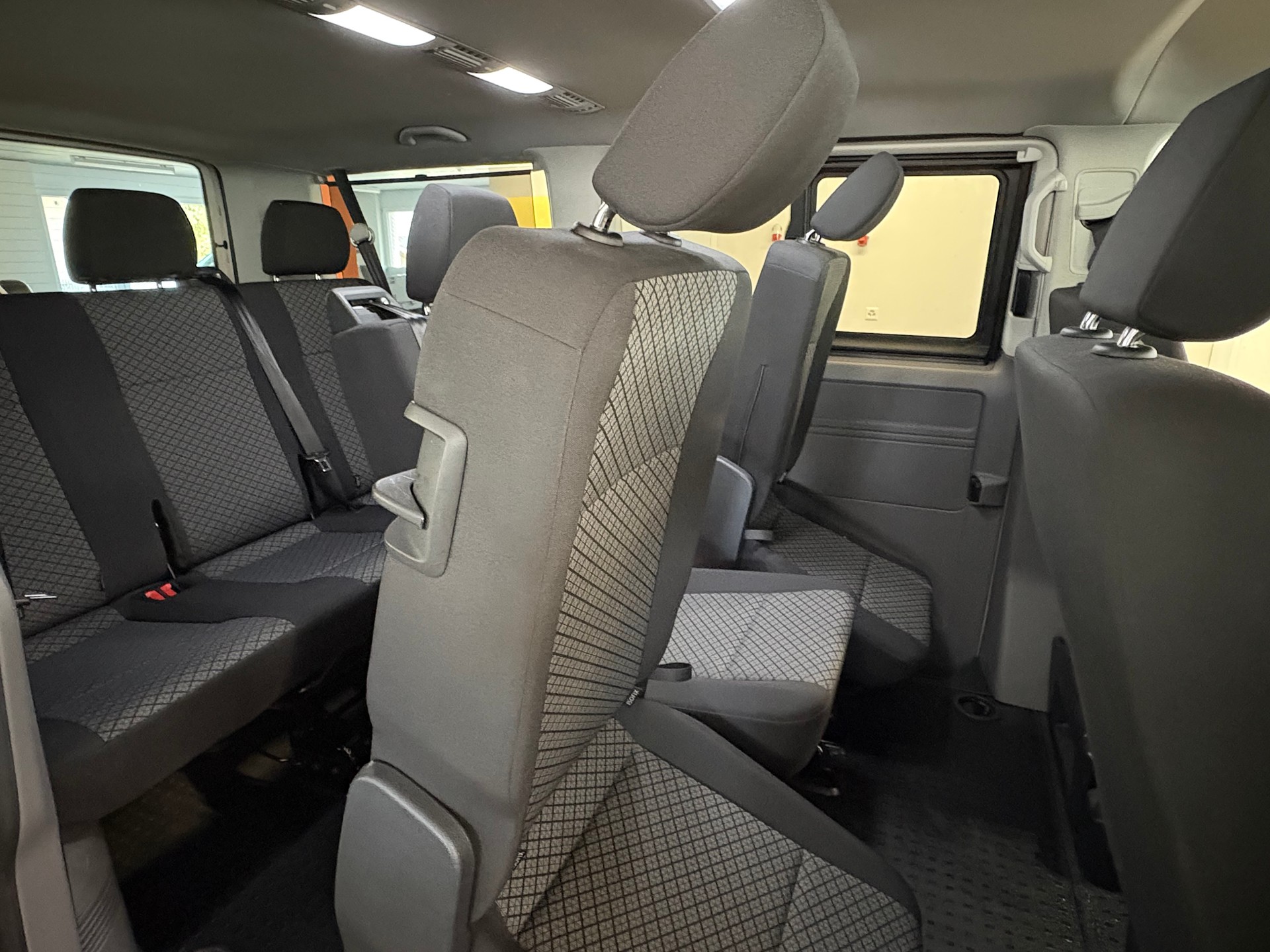 VW T6.1 Caravelle 2.0 TDI Comfortline 4Motion-image-14