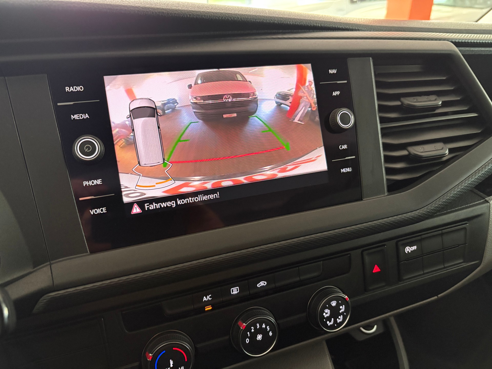 VW T6.1 Caravelle 2.0 TDI Comfortline 4Motion-image-10