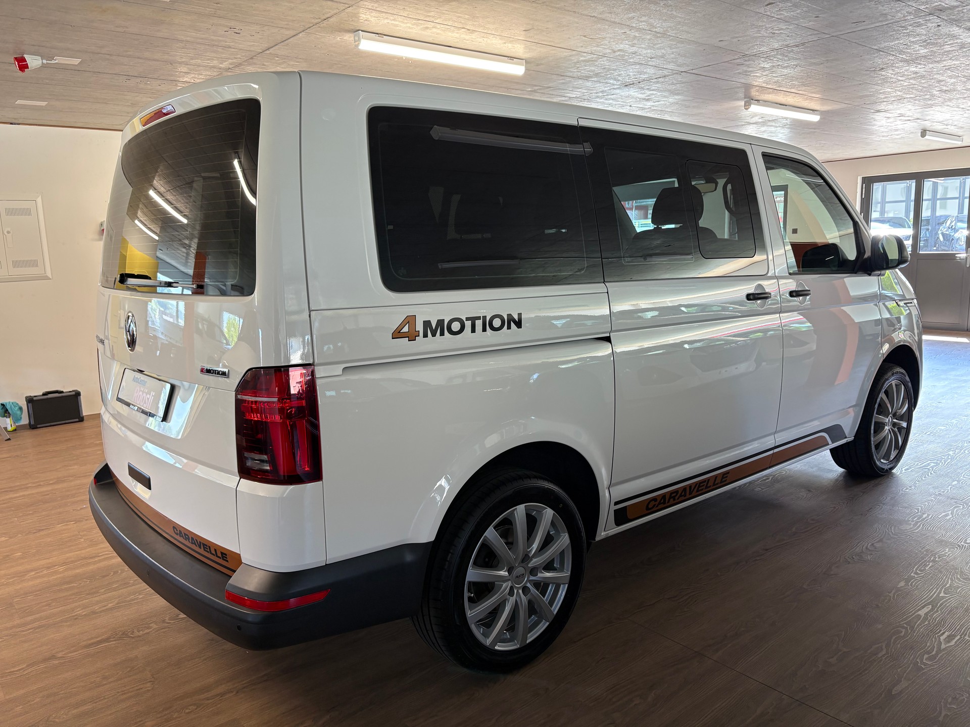 VW T6.1 Caravelle 2.0 TDI Comfortline 4Motion-image-4