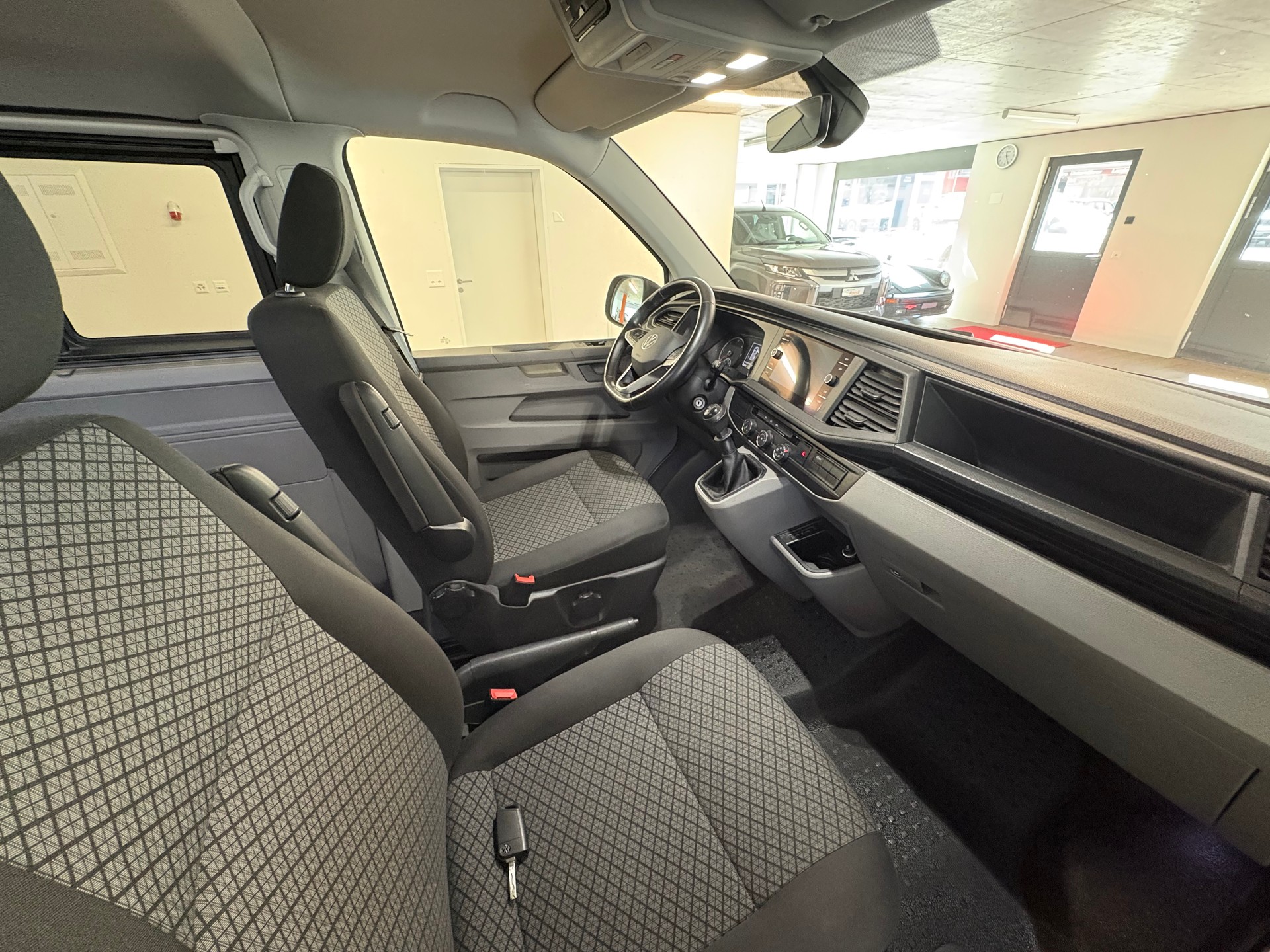 VW T6.1 Caravelle 2.0 TDI Comfortline 4Motion-image-12