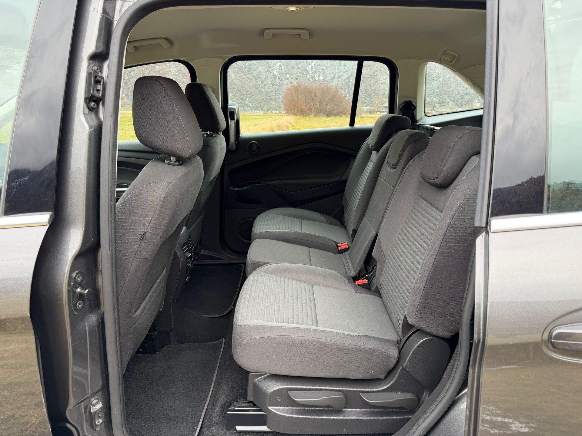 FORD GrC-Max 1.5 SCTi Titanium X 7 places-image-15