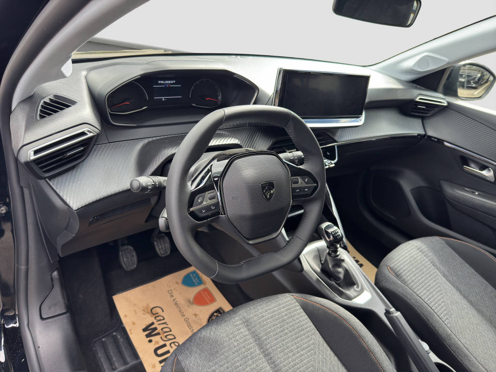 PEUGEOT 208 1.2 PureTech 100 Style 50. Jahre Jubiläum-image-10