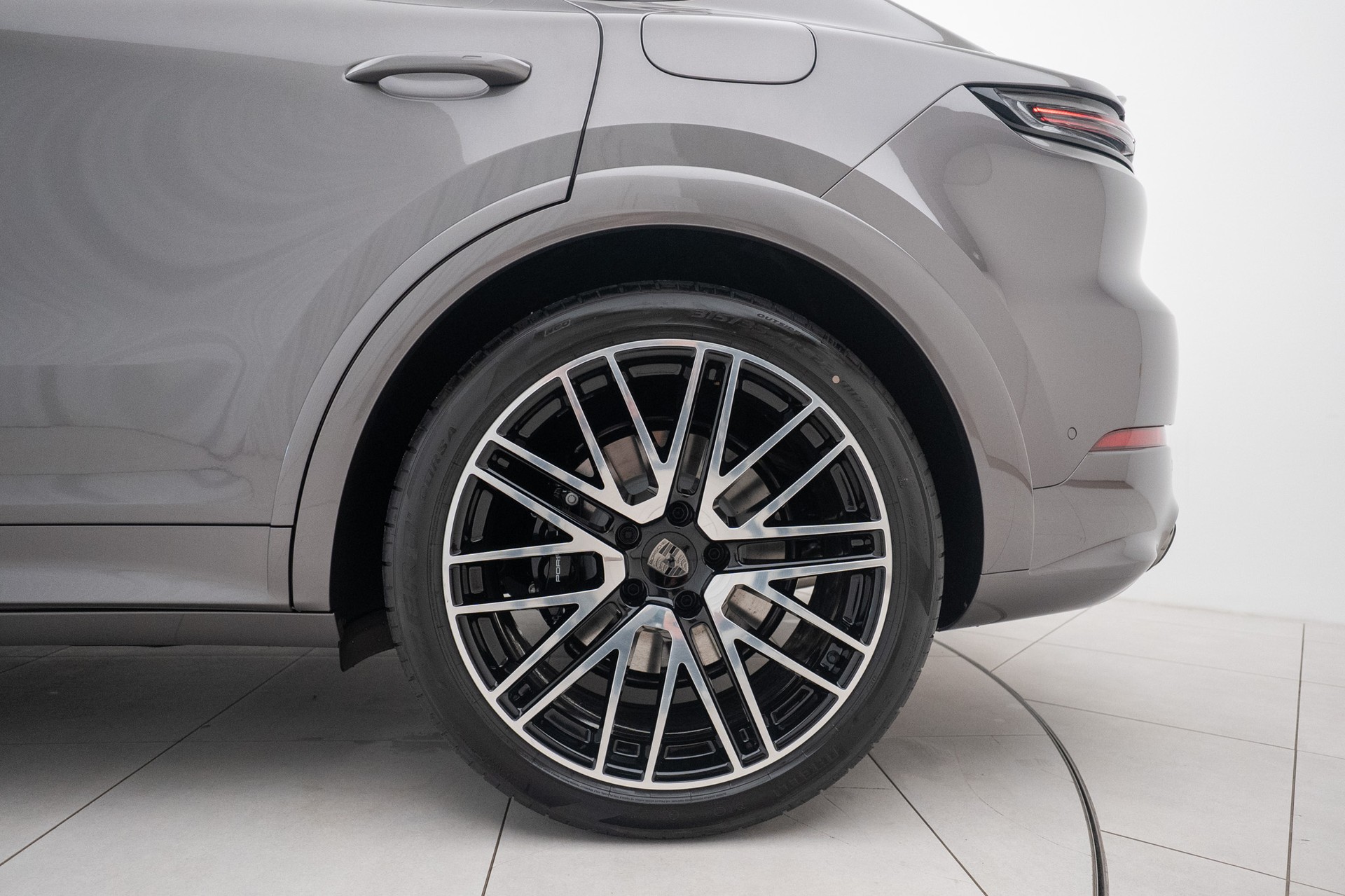 PORSCHE Cayenne Coupé Turbo E-Hybrid Tiptronic / PTS-image-19