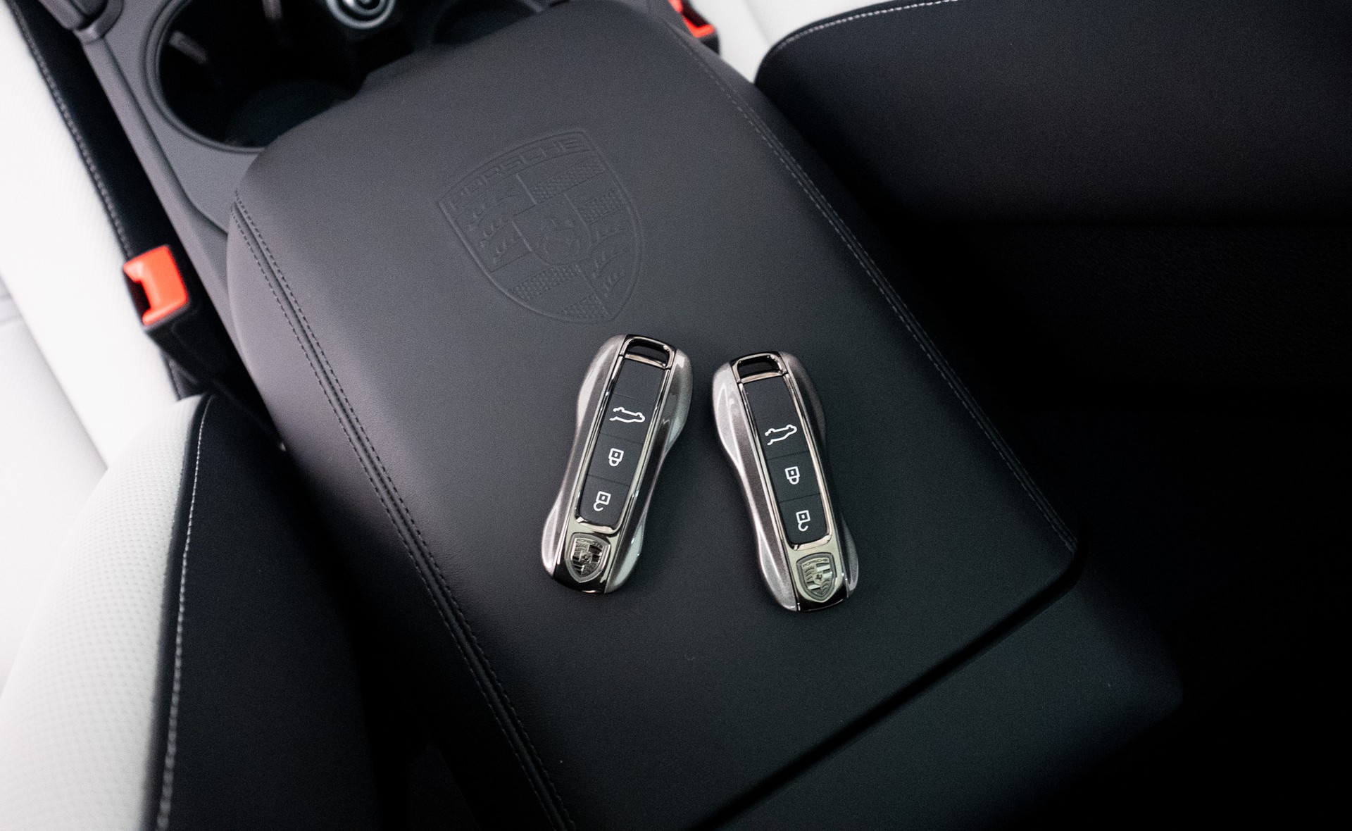 PORSCHE Cayenne Coupé Turbo E-Hybrid Tiptronic / PTS-image-17