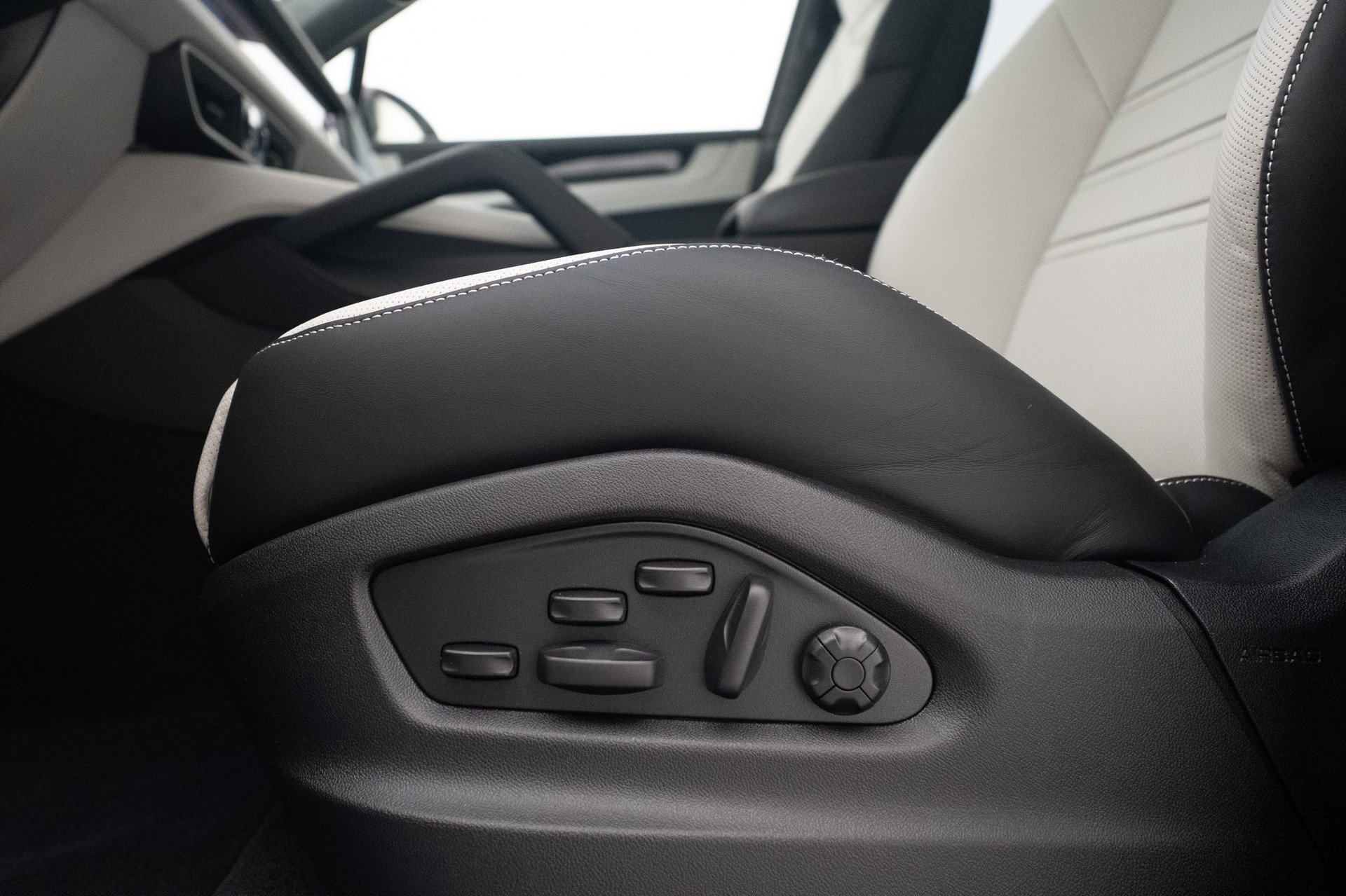 PORSCHE Cayenne Coupé Turbo E-Hybrid Tiptronic / PTS-image-10