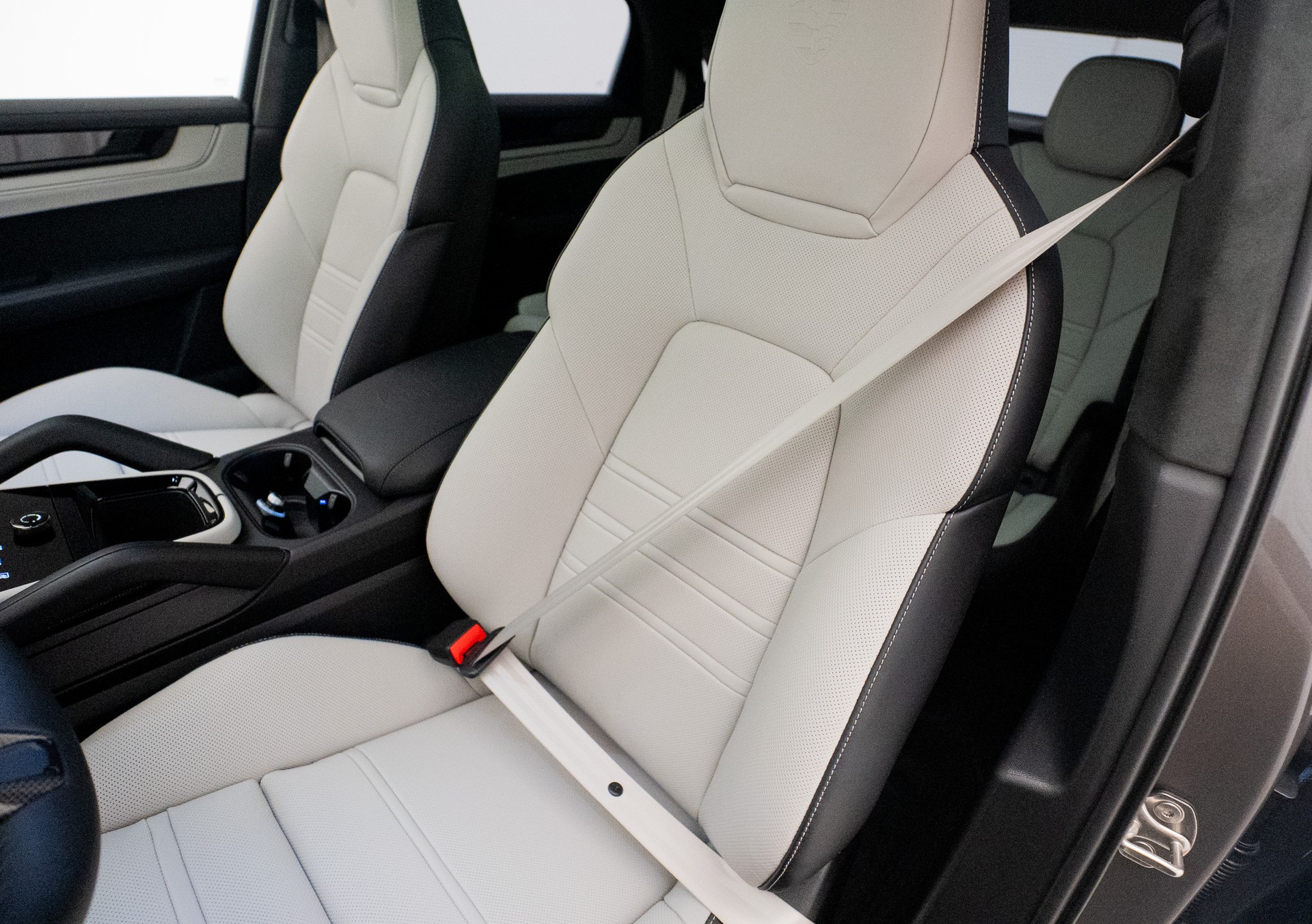 PORSCHE Cayenne Coupé Turbo E-Hybrid Tiptronic / PTS-image-16