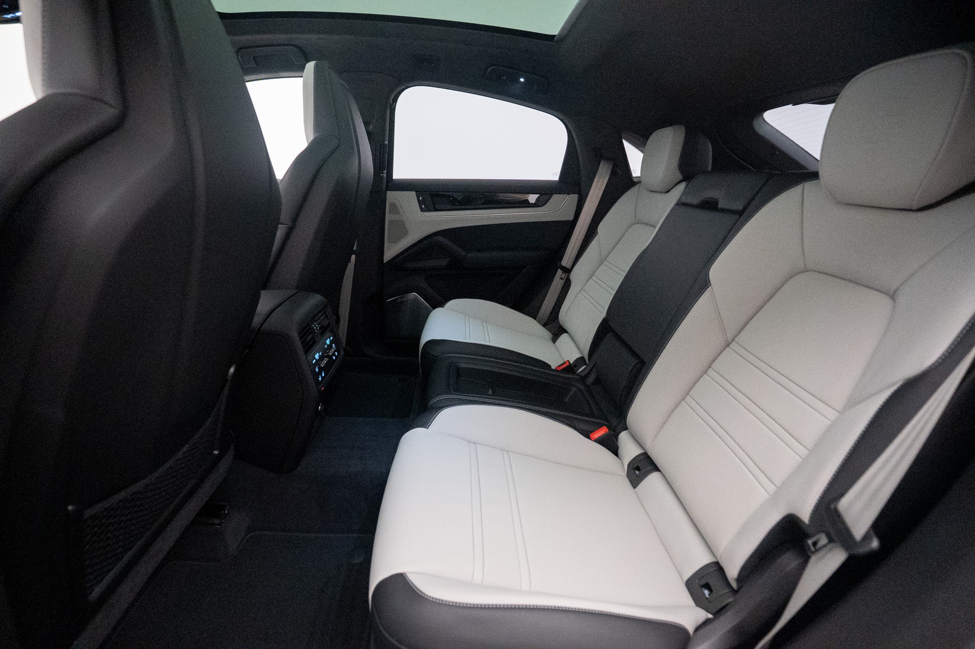 PORSCHE Cayenne Coupé Turbo E-Hybrid Tiptronic / PTS-image-8