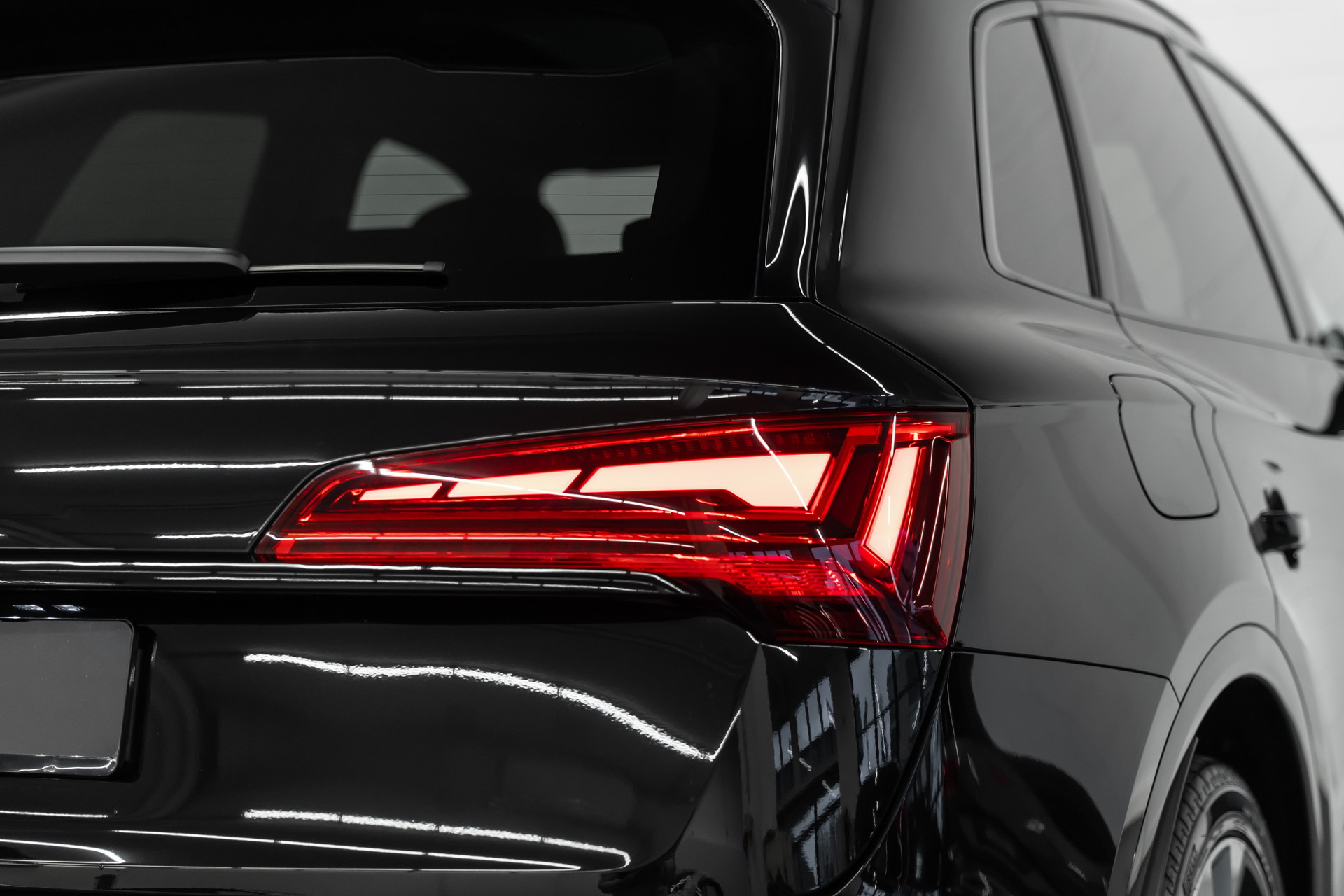 AUDI Q5 40 TDI S LINE Black Edition quattro S-tronic-image-8